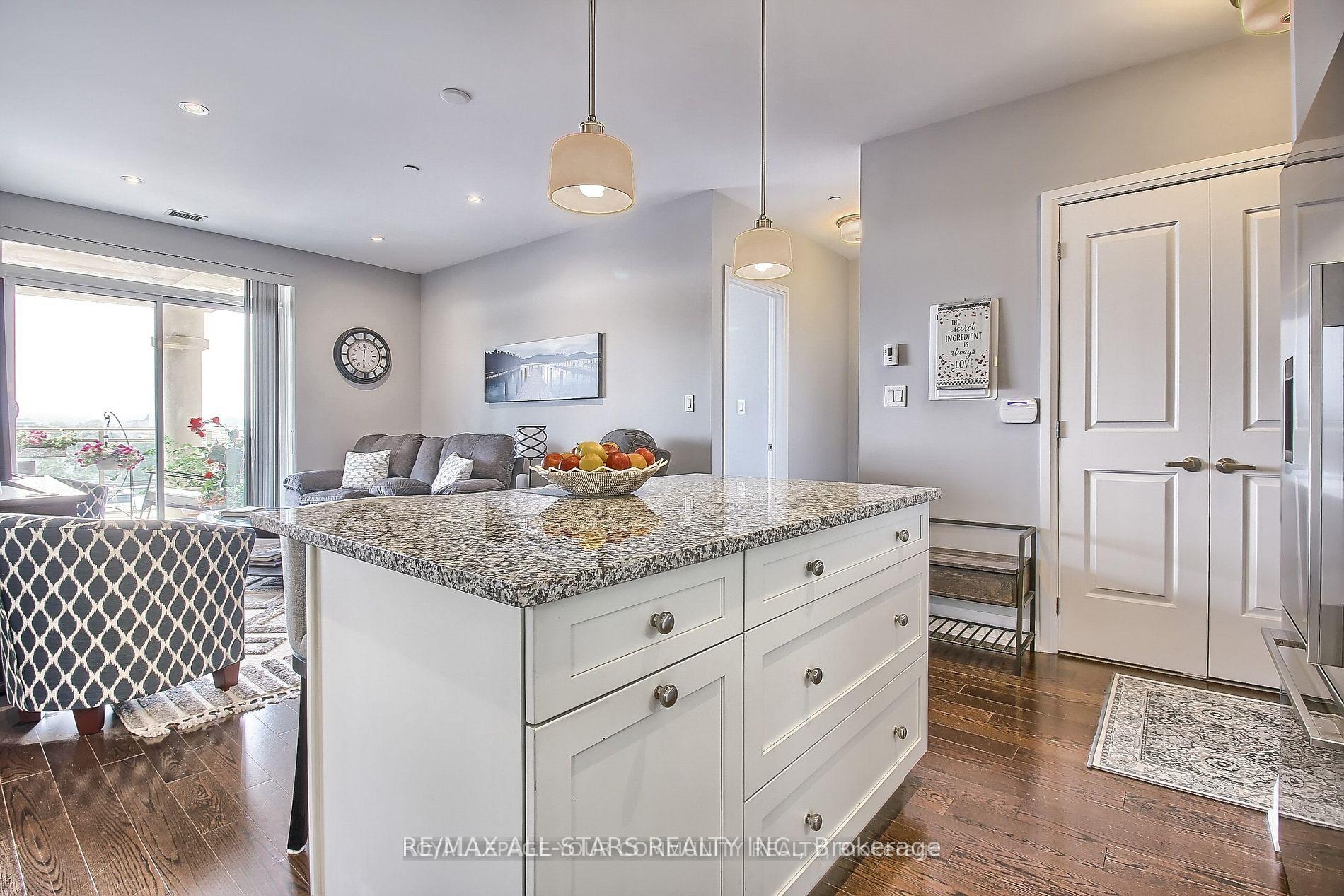 Photo 14 of Unit 609, 15277 Yonge Street S, Aurora, Aurora Village — HOMEH