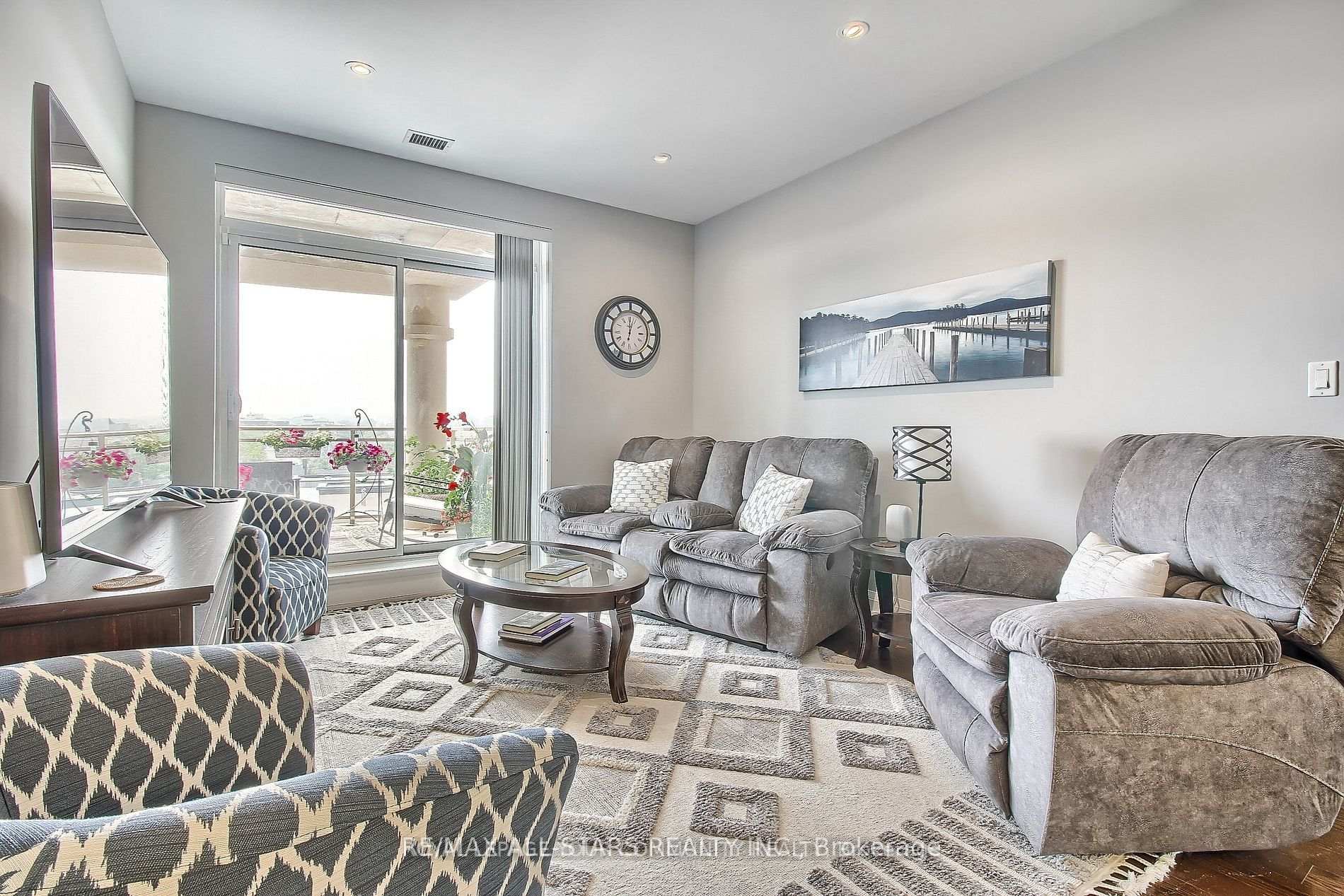 Photo 16 of Unit 609, 15277 Yonge Street S, Aurora, Aurora Village — HOMEH