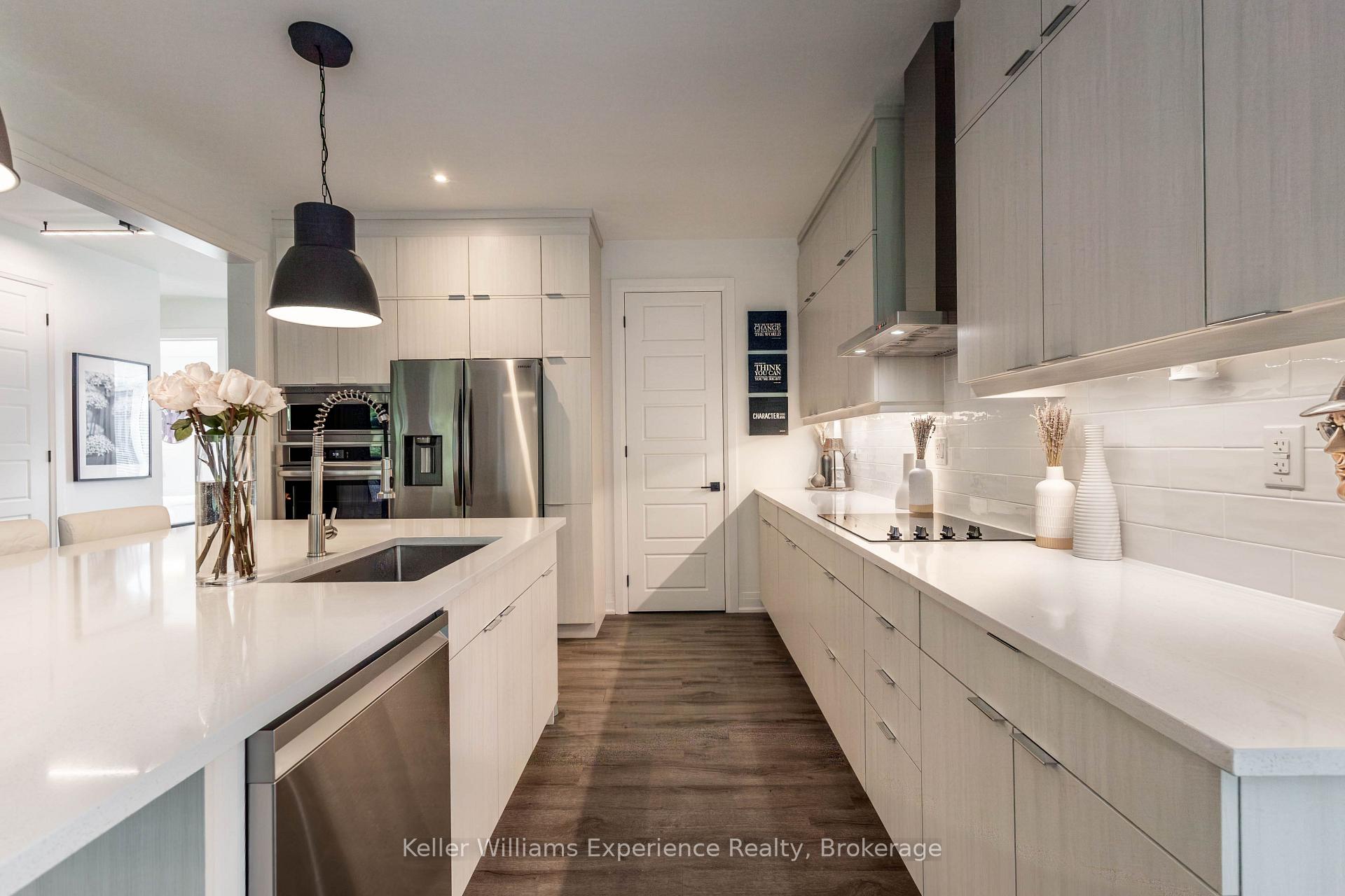 Photo 8 of 38 Dyer Crescent, Bracebridge, Macaulay — HOMEH