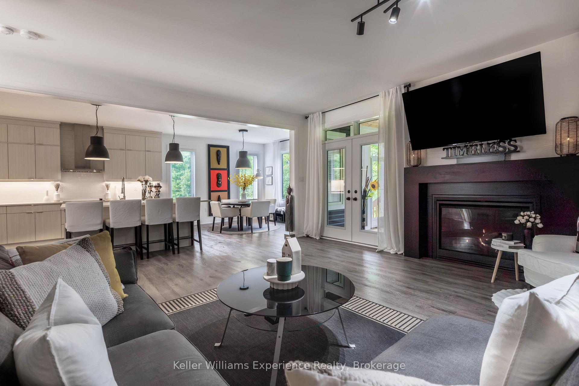 Photo 10 of 38 Dyer Crescent, Bracebridge, Macaulay — HOMEH