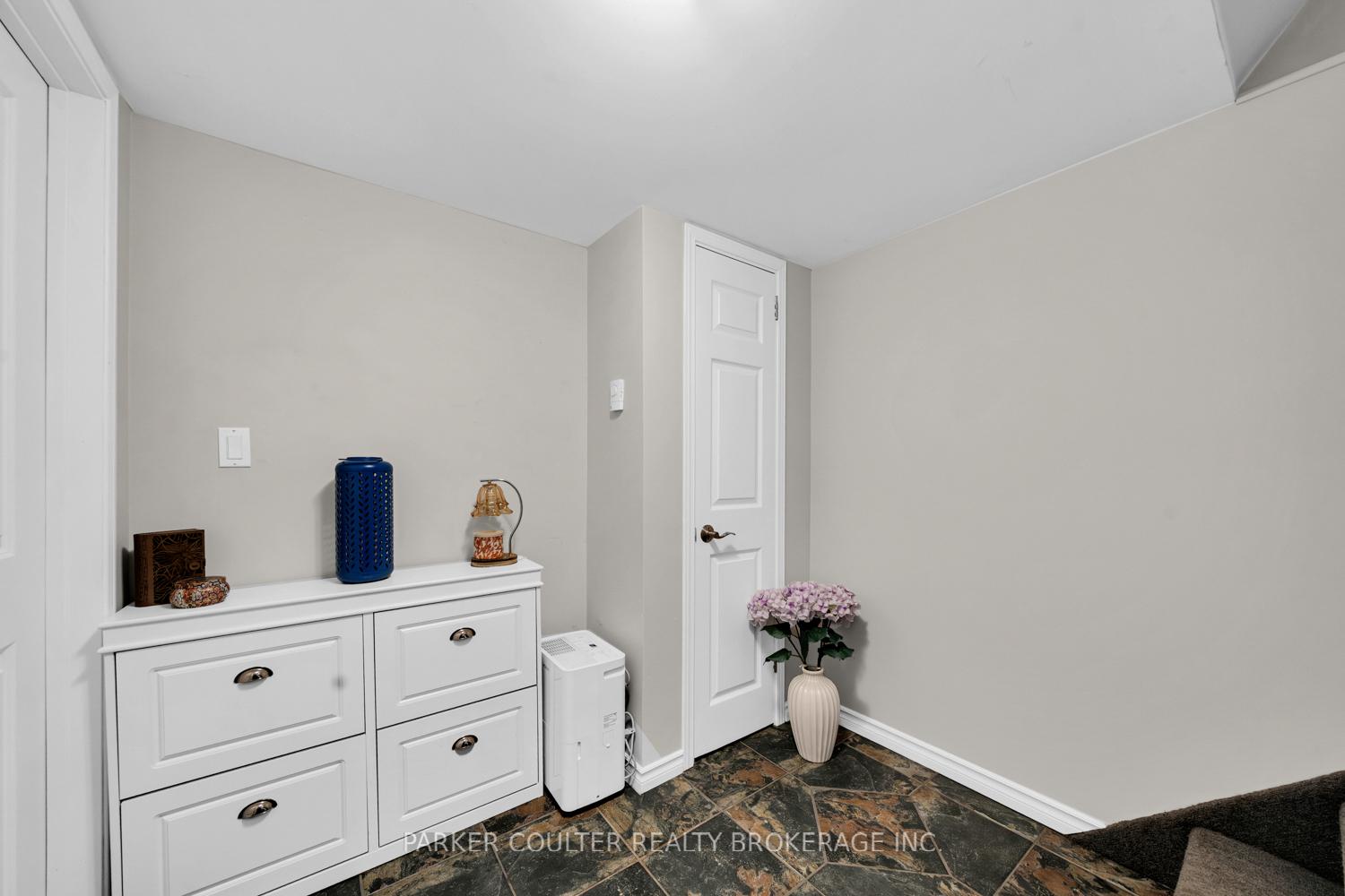 Photo 21 of 7 Oakley Park Square, Barrie, Wellington — HOMEH