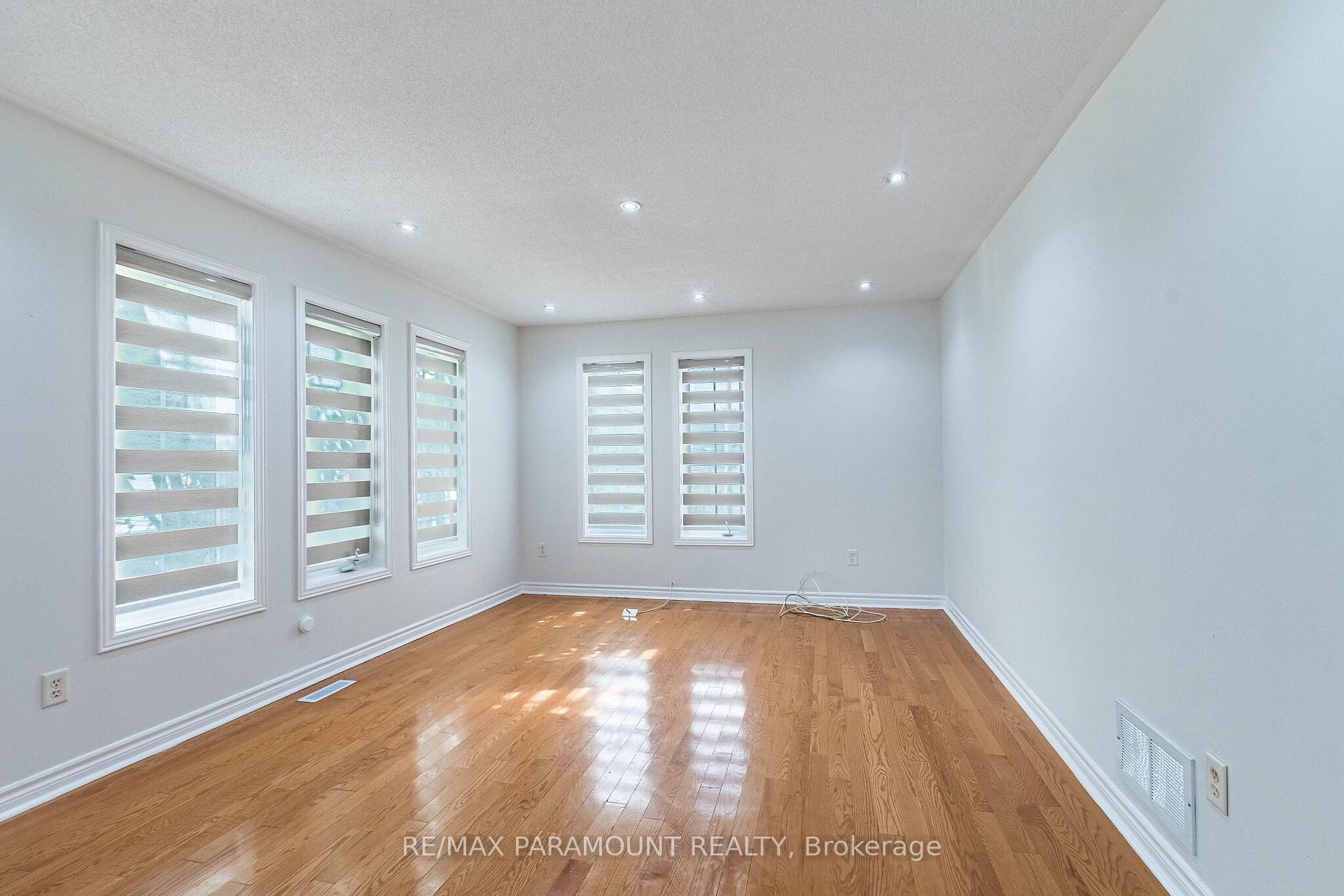 Photo 8 of 22 Checkerberry Crescent, Brampton, Sandringham-Wellington — HOMEH