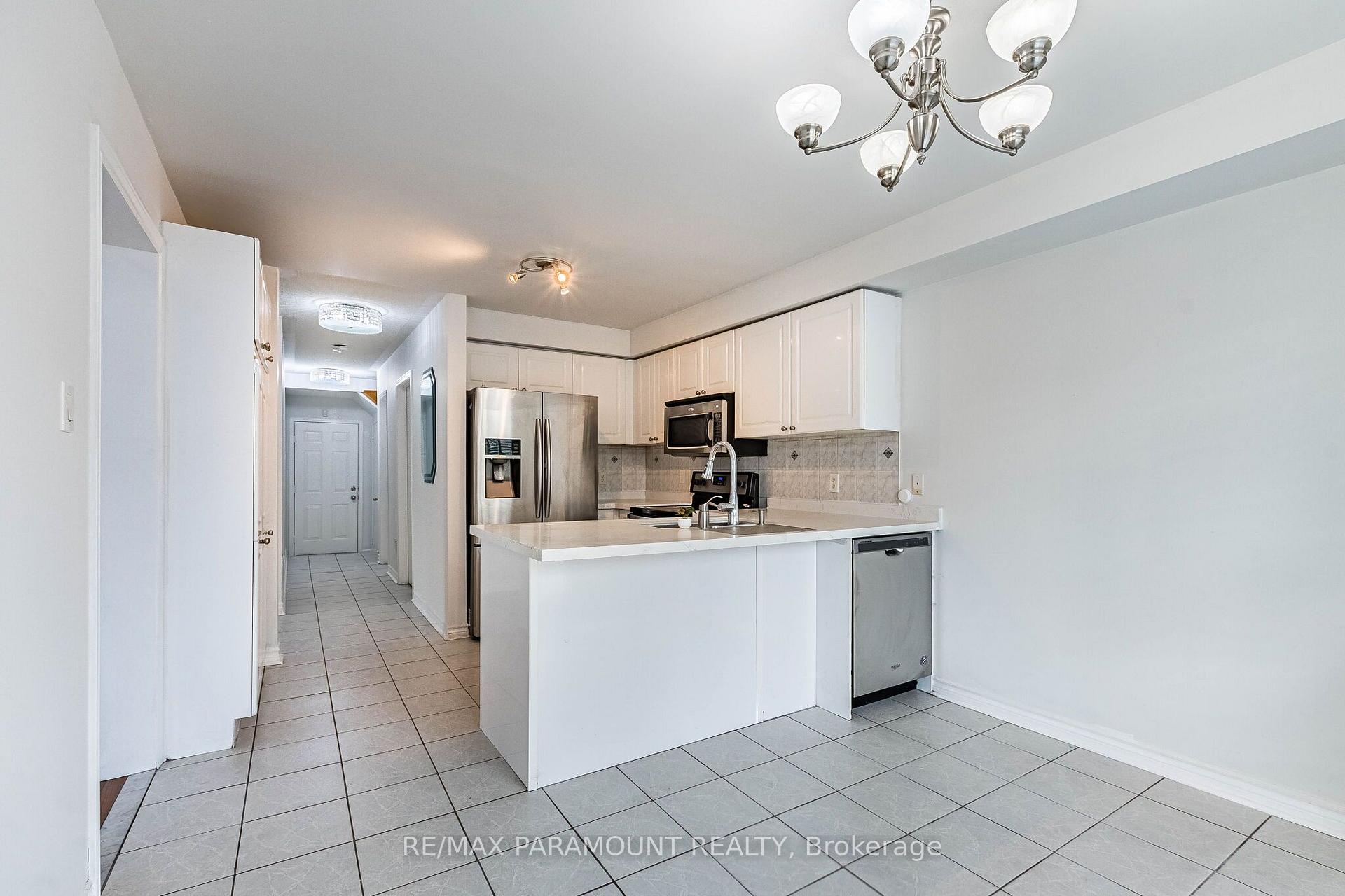 Photo 11 of 22 Checkerberry Crescent, Brampton, Sandringham-Wellington — HOMEH