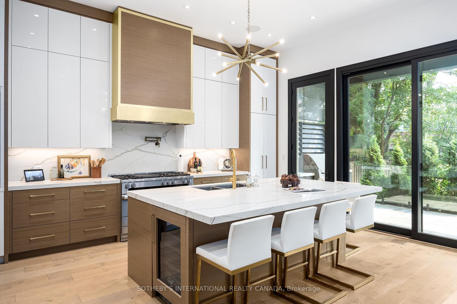 Photo 10 of 27 Bannockburn Avenue, Toronto, Bedford Park-Nortown — HOMEH