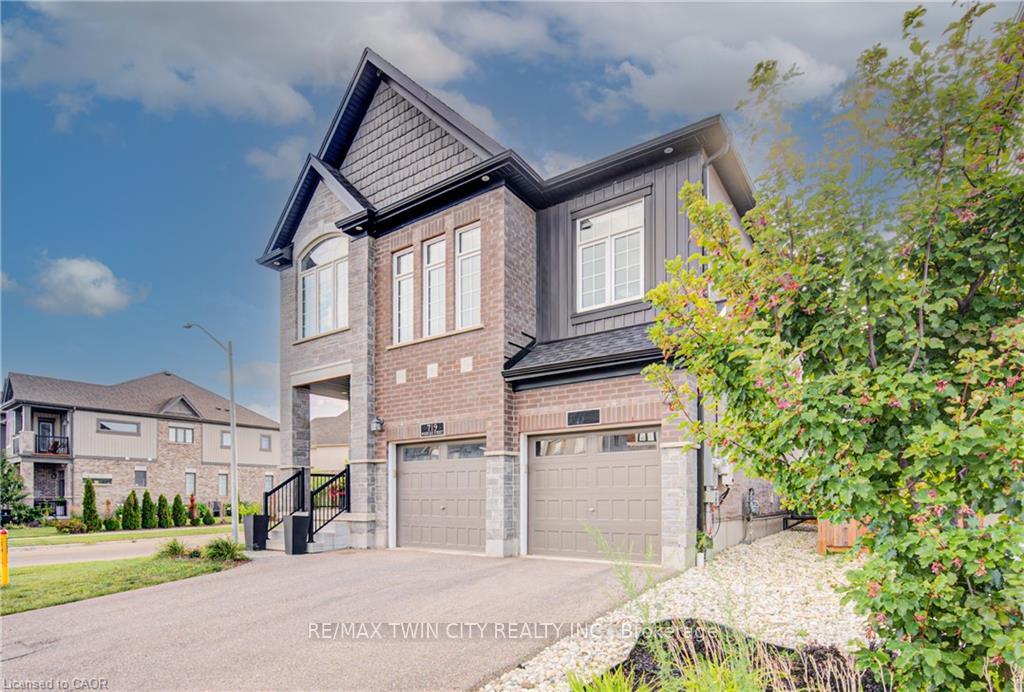 Photo 3 of 719 Wood Lily Street, Waterloo, Columbia Forest/Clair Hills — HOMEH