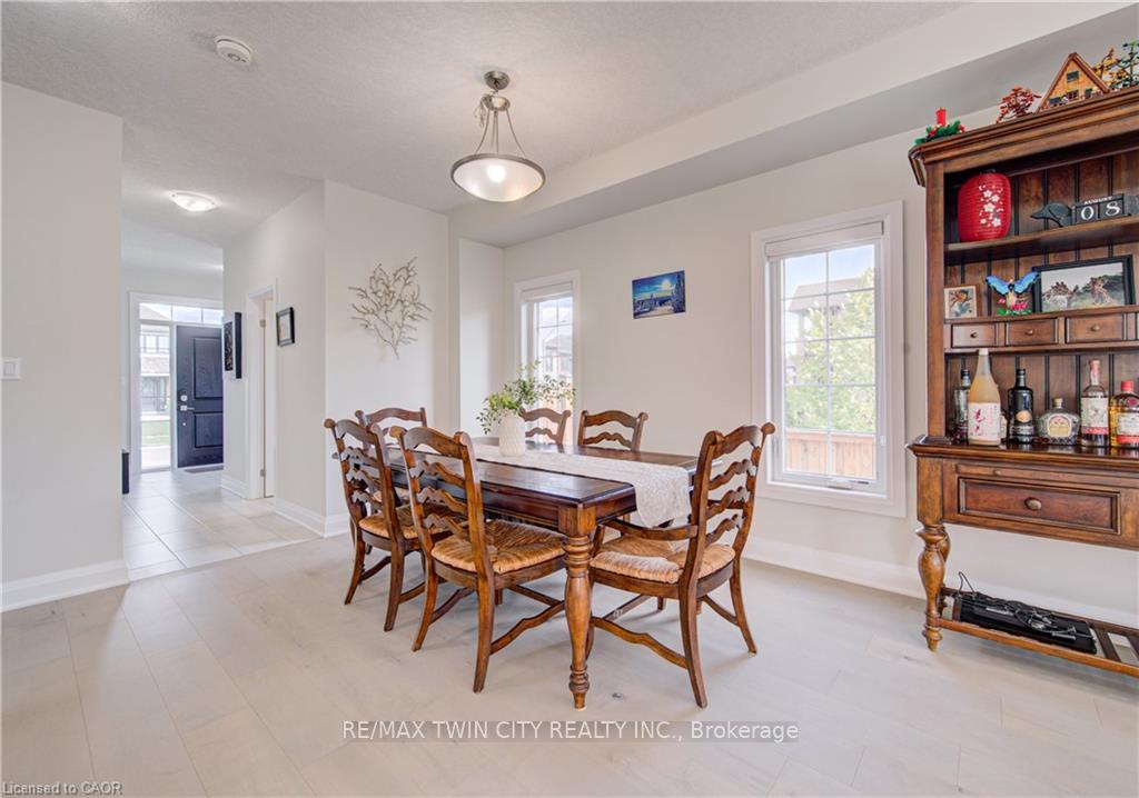Photo 7 of 719 Wood Lily Street, Waterloo, Columbia Forest/Clair Hills — HOMEH