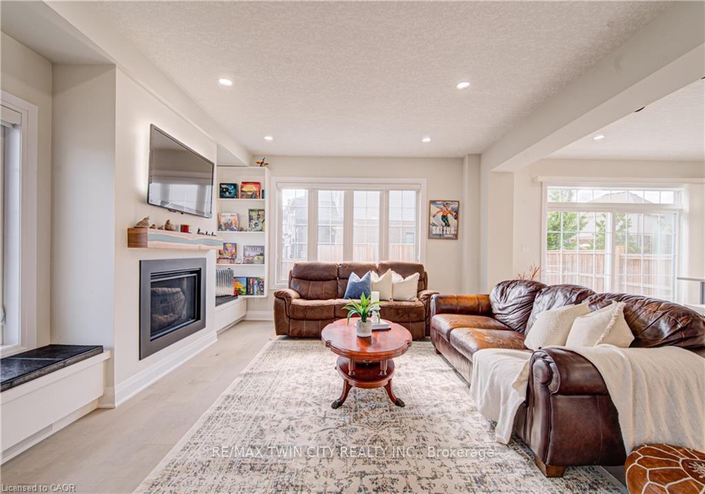Photo 8 of 719 Wood Lily Street, Waterloo, Columbia Forest/Clair Hills — HOMEH