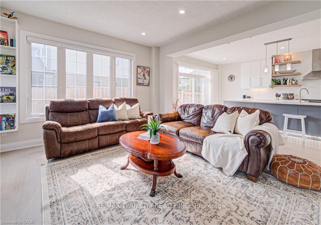 Photo 9 of 719 Wood Lily Street, Waterloo, Columbia Forest/Clair Hills — HOMEH