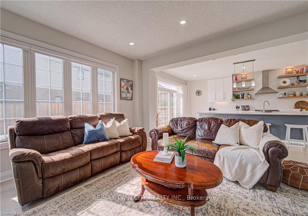 Photo 11 of 719 Wood Lily Street, Waterloo, Columbia Forest/Clair Hills — HOMEH