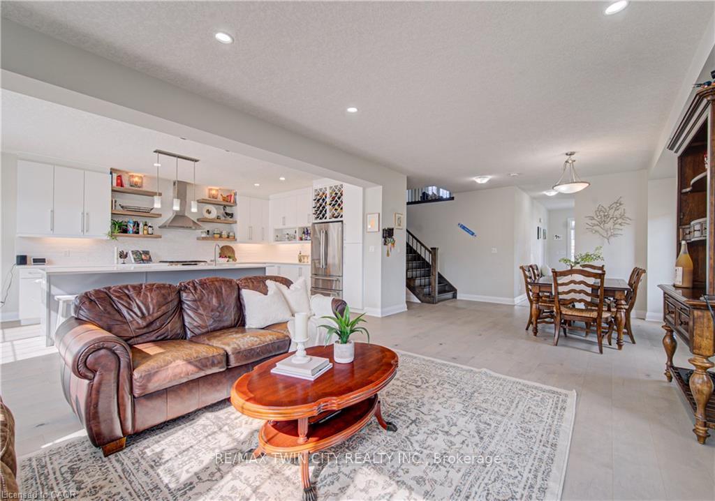 Photo 12 of 719 Wood Lily Street, Waterloo, Columbia Forest/Clair Hills — HOMEH