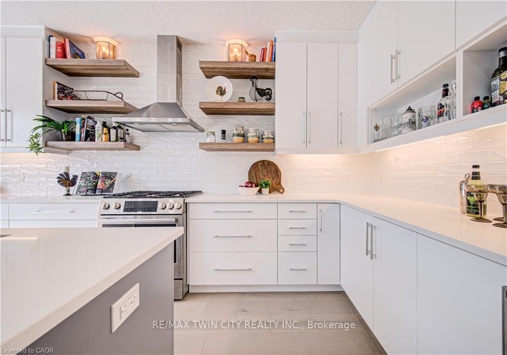 Photo 15 of 719 Wood Lily Street, Waterloo, Columbia Forest/Clair Hills — HOMEH