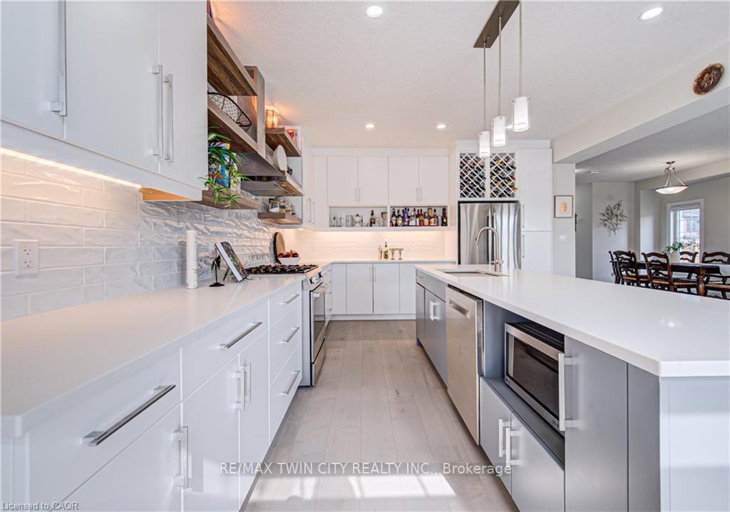 Photo 18 of 719 Wood Lily Street, Waterloo, Columbia Forest/Clair Hills — HOMEH