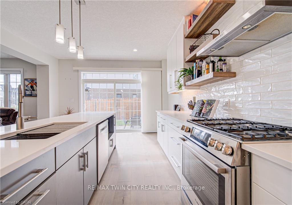 Photo 20 of 719 Wood Lily Street, Waterloo, Columbia Forest/Clair Hills — HOMEH
