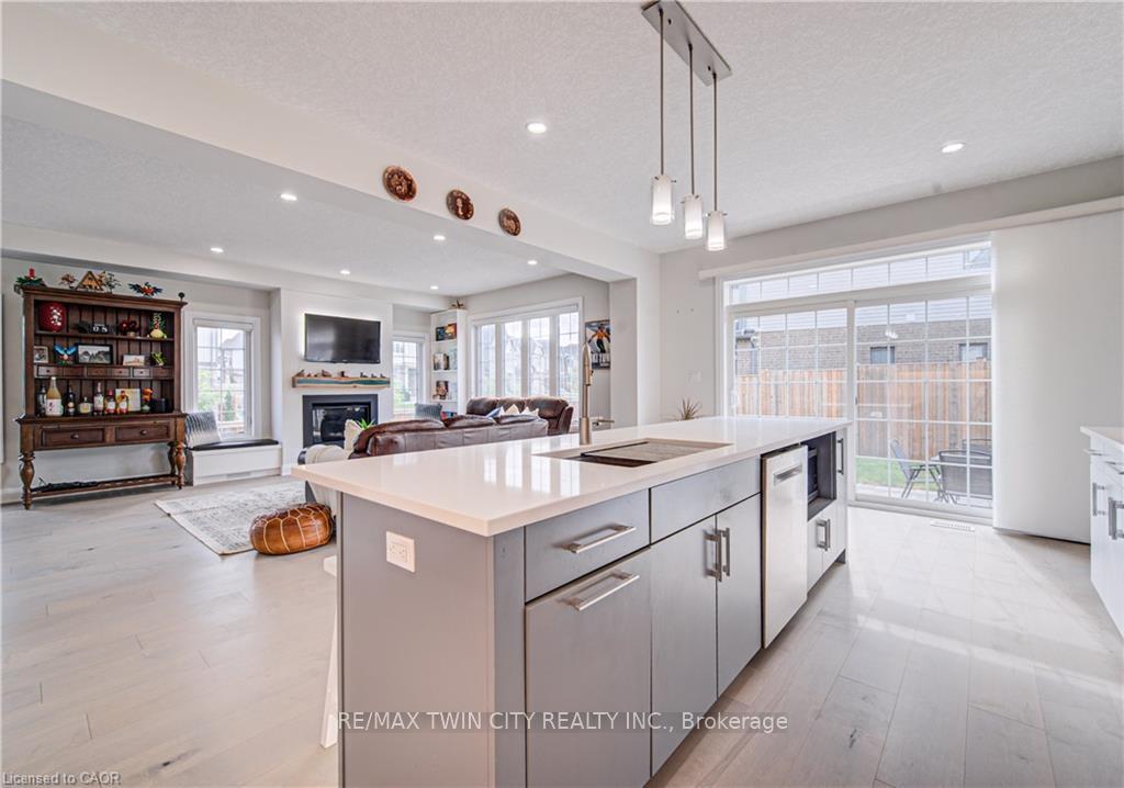 Photo 21 of 719 Wood Lily Street, Waterloo, Columbia Forest/Clair Hills — HOMEH
