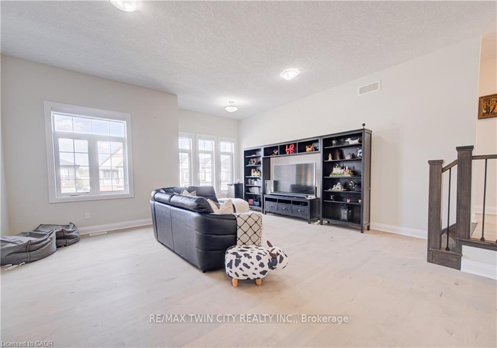 Photo 25 of 719 Wood Lily Street, Waterloo, Columbia Forest/Clair Hills — HOMEH