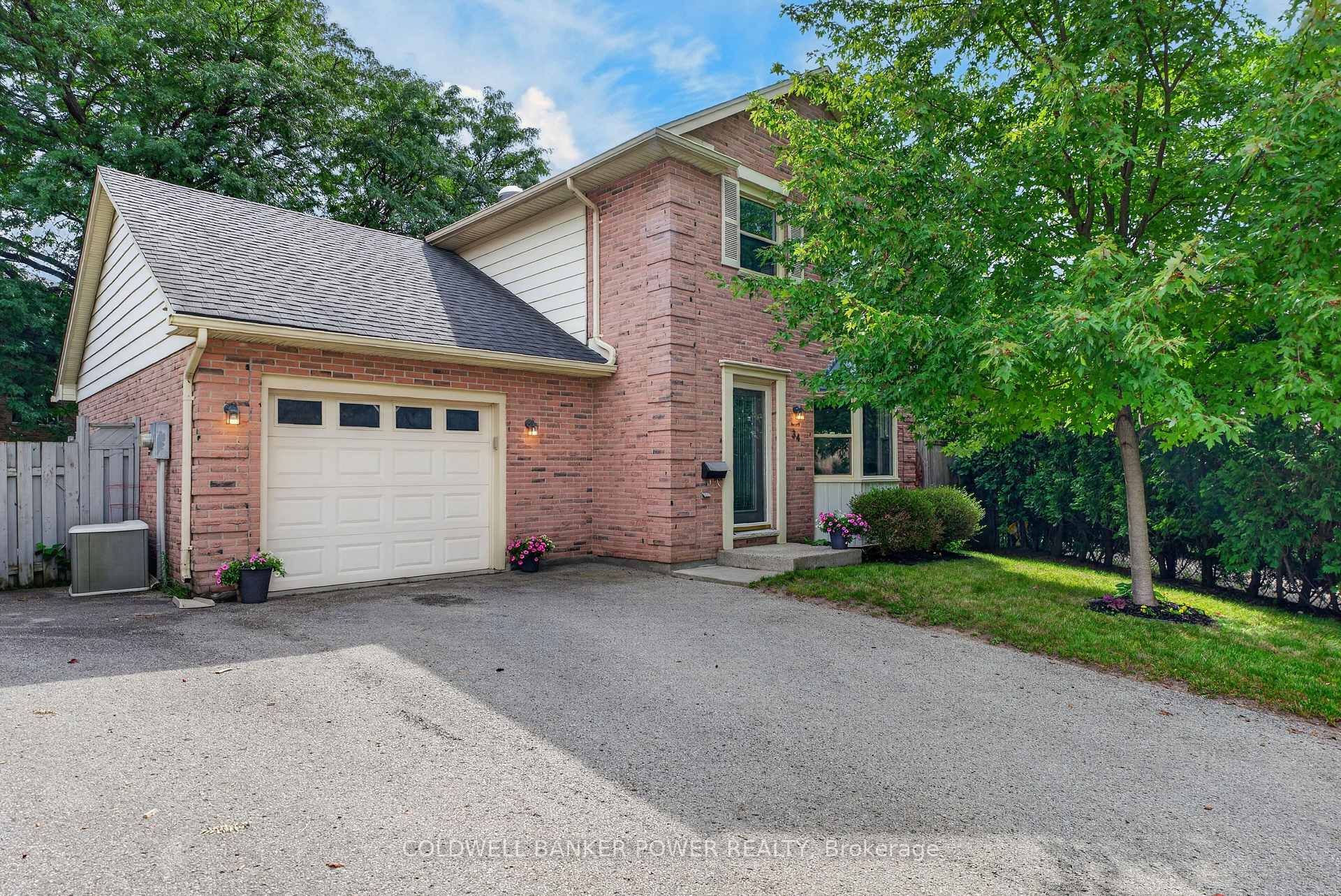 Photo 1 of 34 Comox Court, London, South K — HOMEH