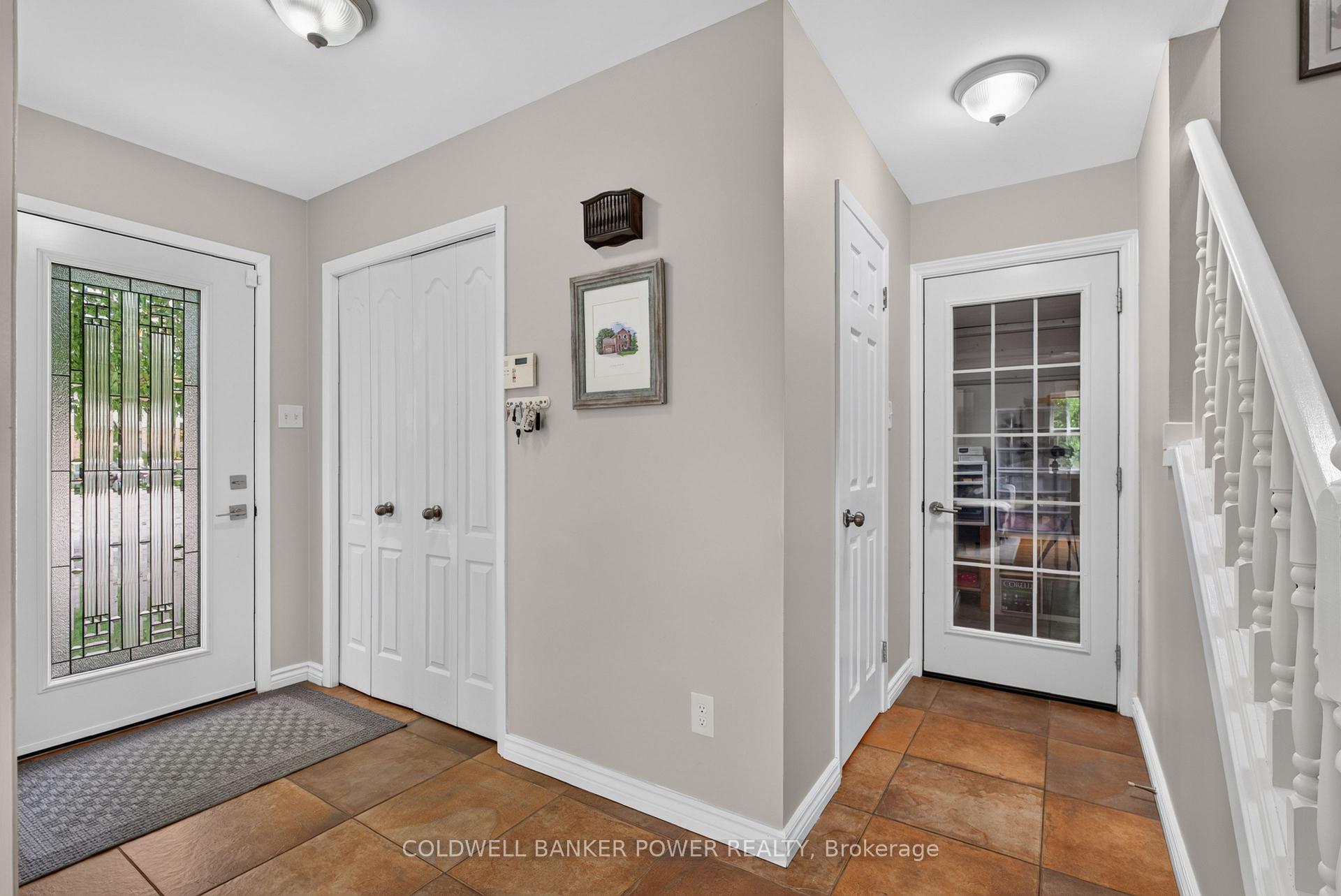 Photo 6 of 34 Comox Court, London, South K — HOMEH