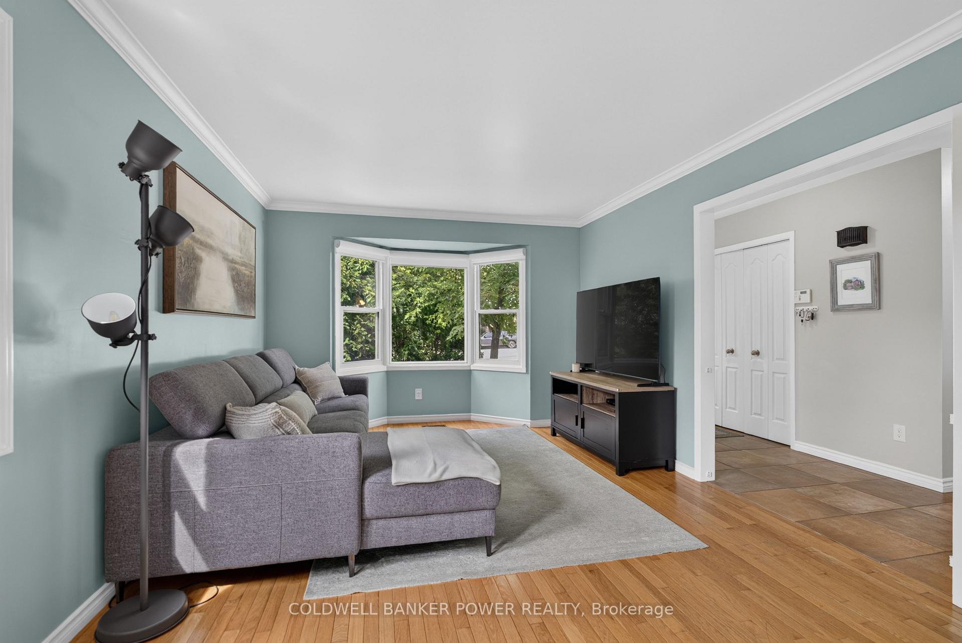 Photo 11 of 34 Comox Court, London, South K — HOMEH
