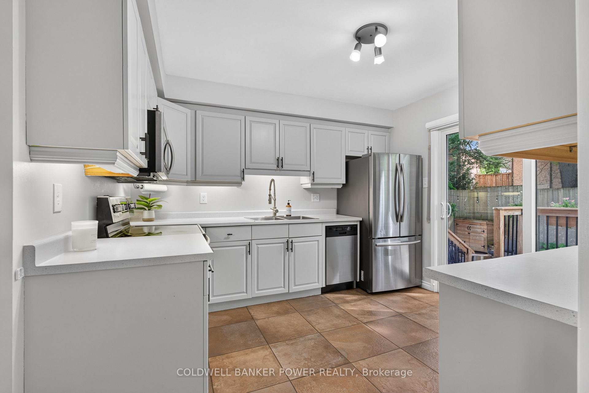 Photo 17 of 34 Comox Court, London, South K — HOMEH