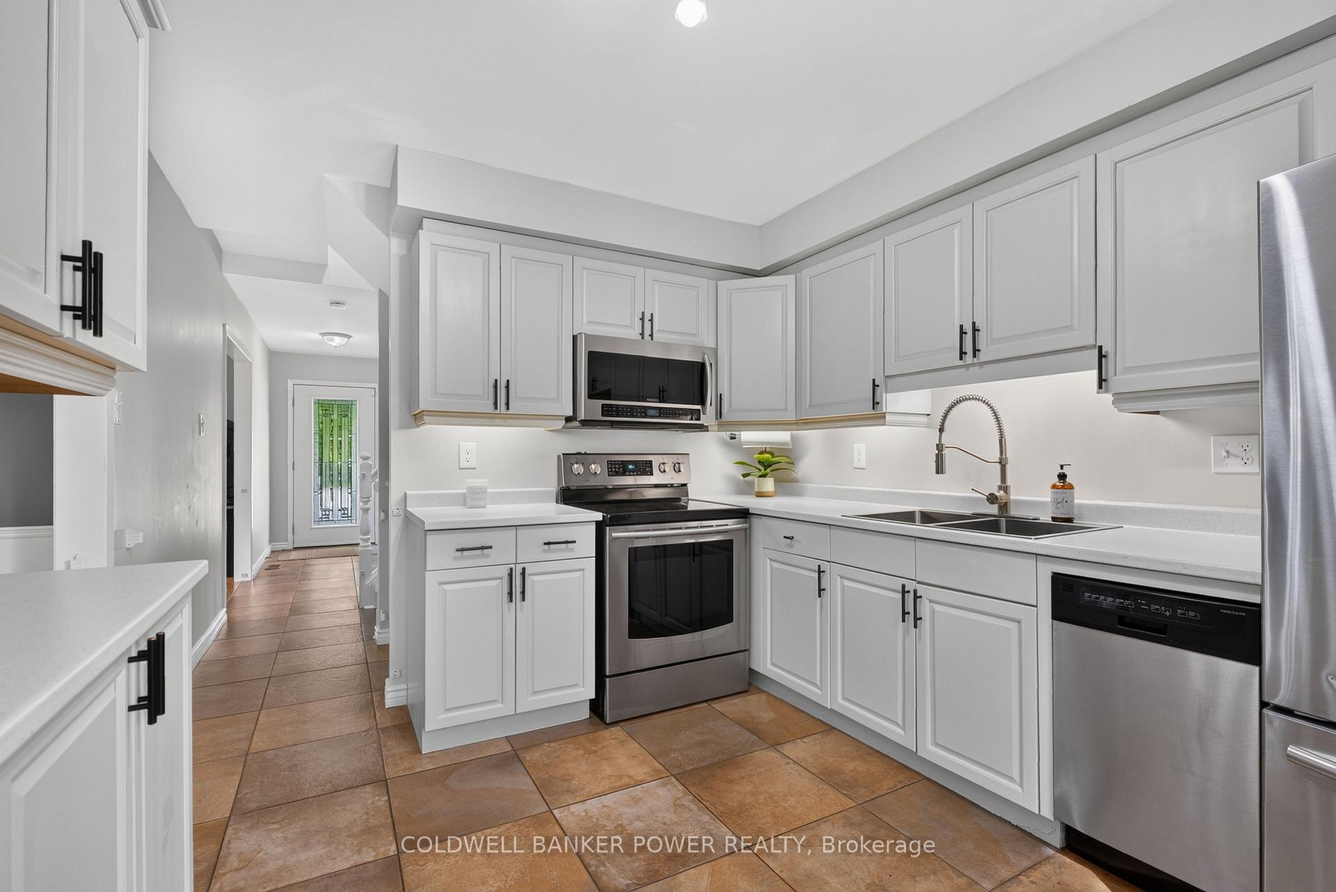 Photo 19 of 34 Comox Court, London, South K — HOMEH