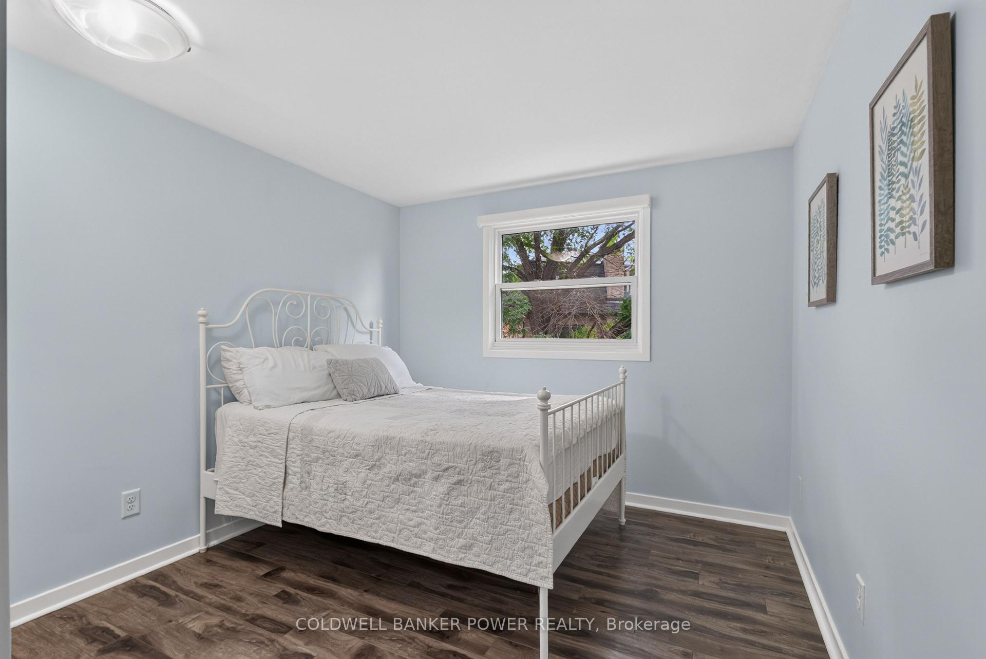 Photo 27 of 34 Comox Court, London, South K — HOMEH