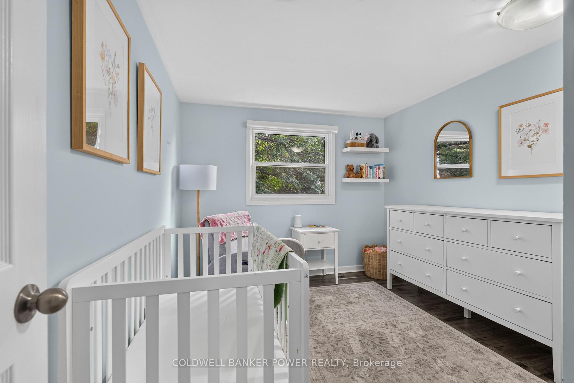 Photo 29 of 34 Comox Court, London, South K — HOMEH