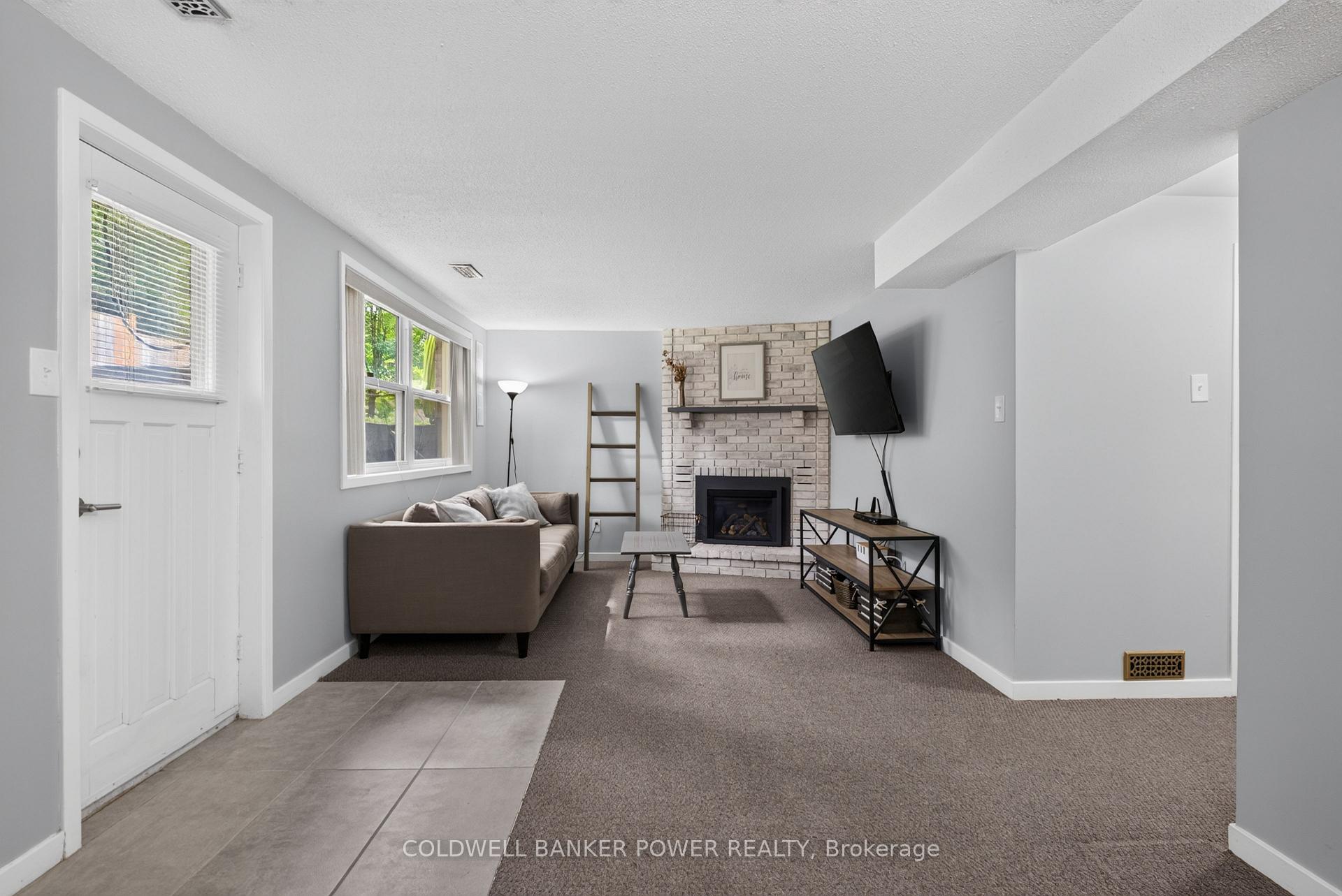 Photo 34 of 34 Comox Court, London, South K — HOMEH