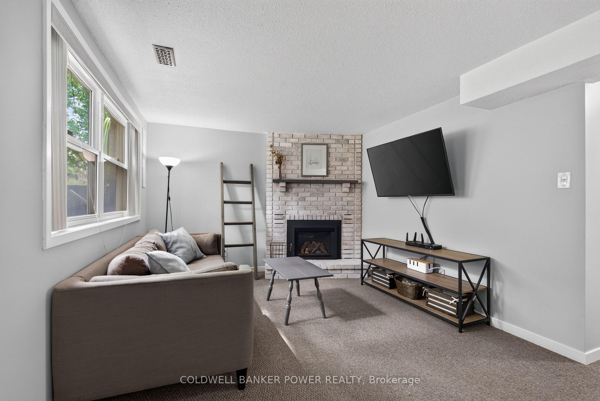 Photo 35 of 34 Comox Court, London, South K — HOMEH