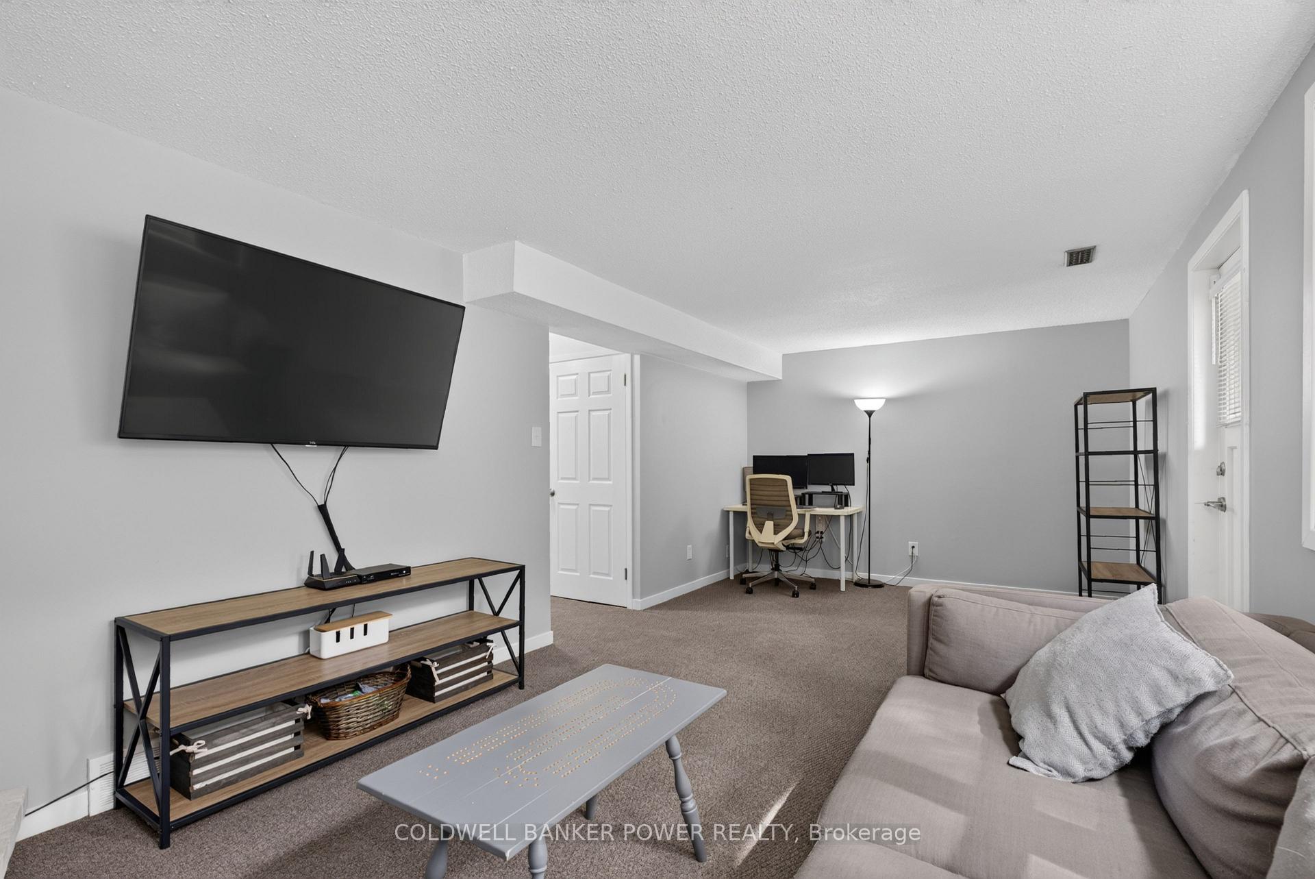 Photo 37 of 34 Comox Court, London, South K — HOMEH