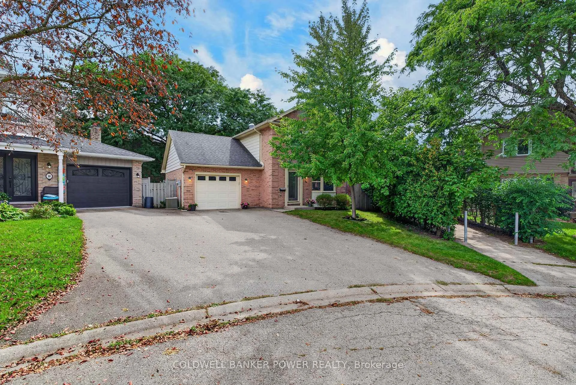 Photo 5 of 34 Comox Court, London, South K — HOMEH