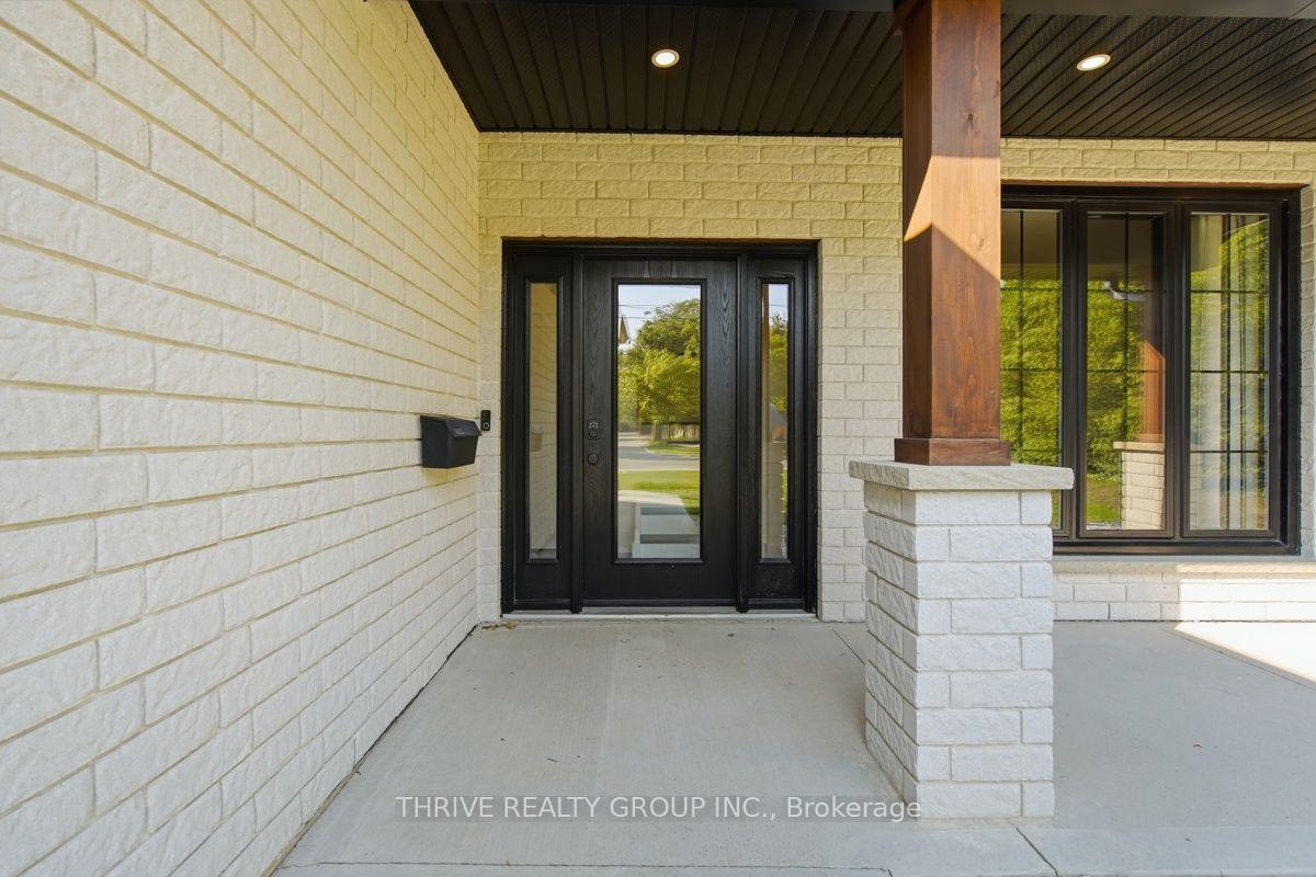 Photo 3 of 18 McNab Street, Strathroy-Caradoc, SE — HOMEH