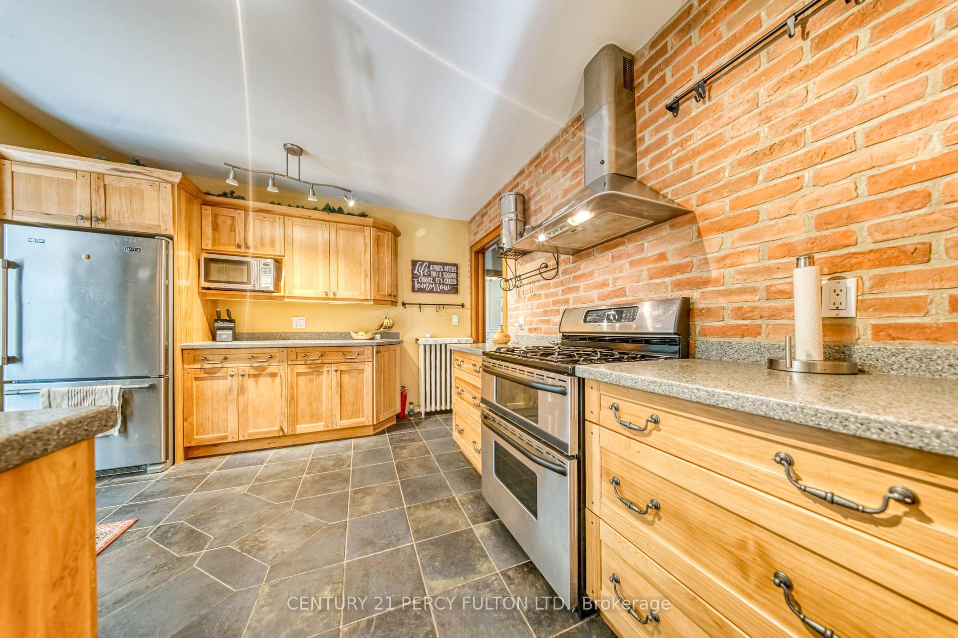 Photo 9 of 1853 Governors Road, Hamilton, Rural Ancaster — HOMEH