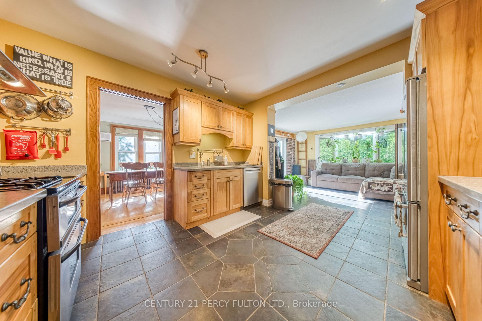 Photo 10 of 1853 Governors Road, Hamilton, Rural Ancaster — HOMEH