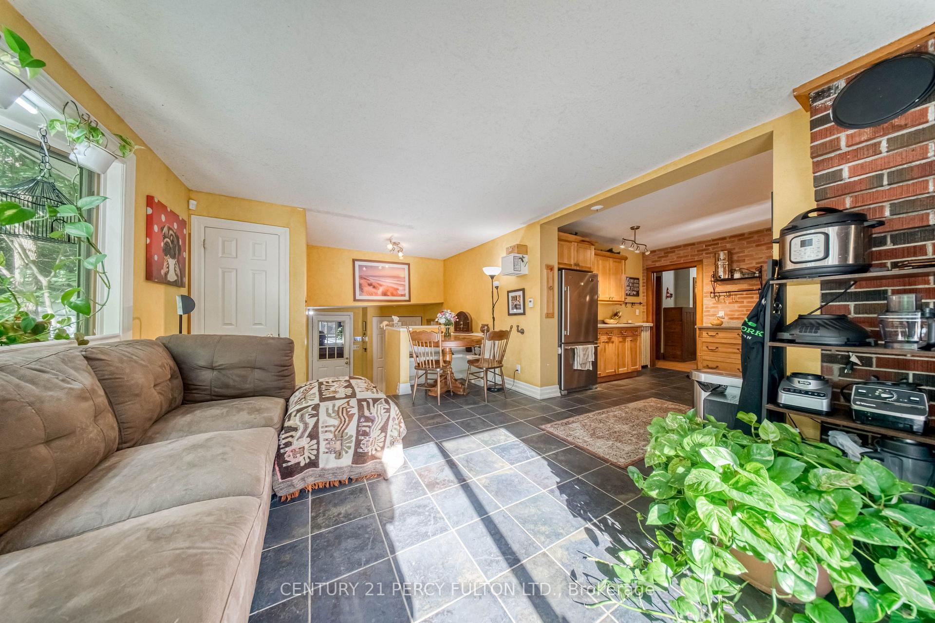 Photo 12 of 1853 Governors Road, Hamilton, Rural Ancaster — HOMEH