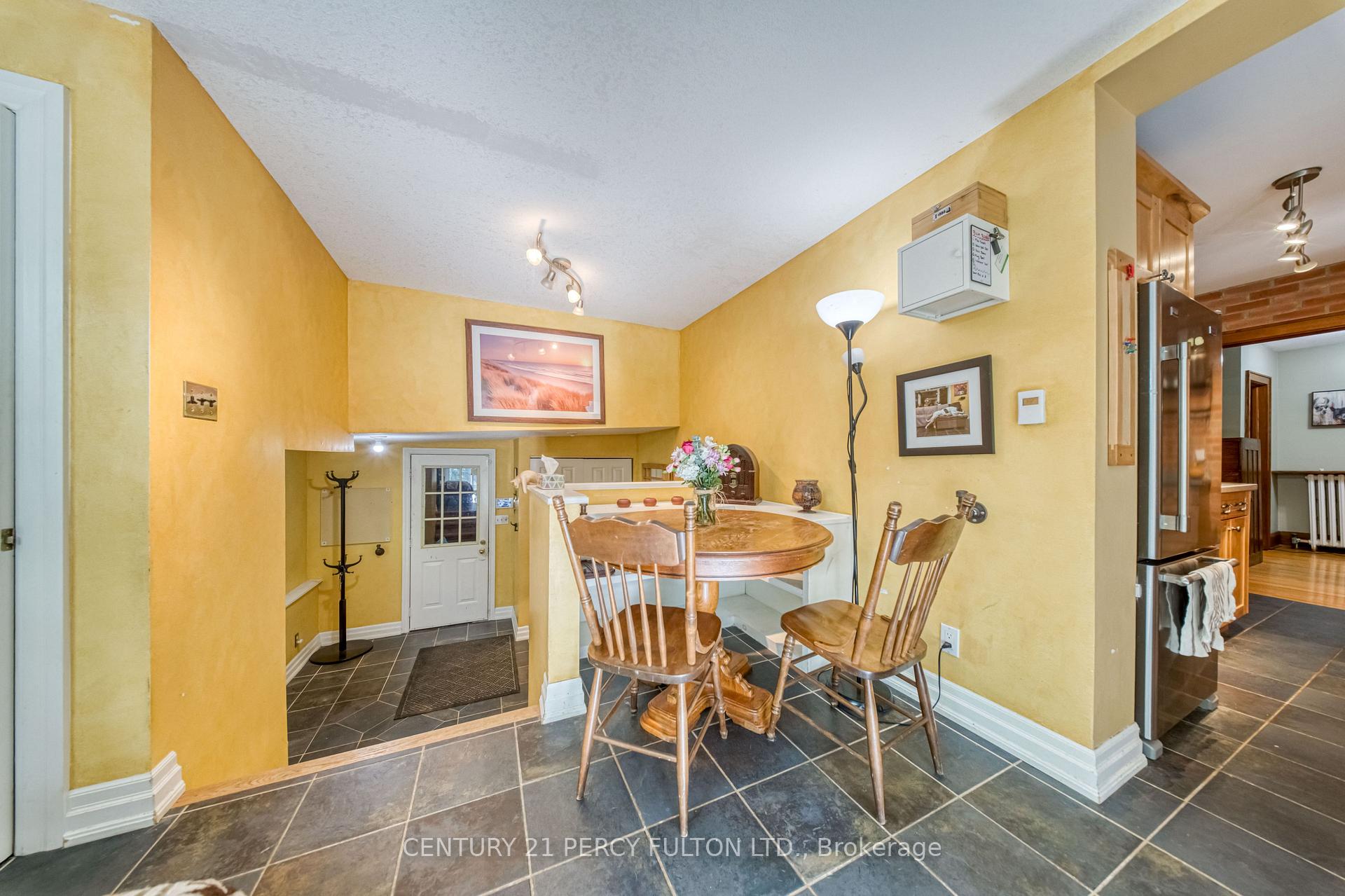 Photo 13 of 1853 Governors Road, Hamilton, Rural Ancaster — HOMEH