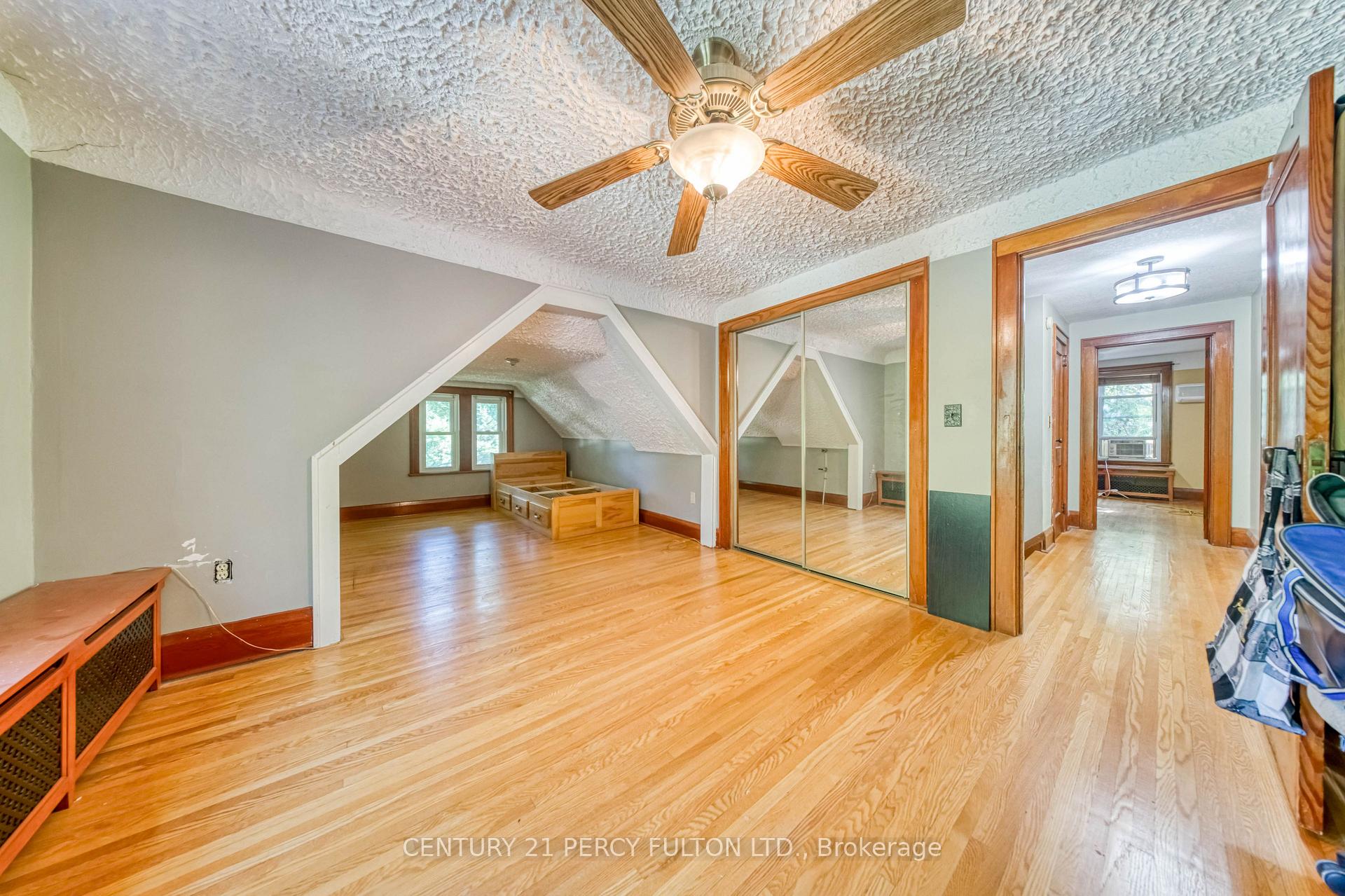 Photo 25 of 1853 Governors Road, Hamilton, Rural Ancaster — HOMEH