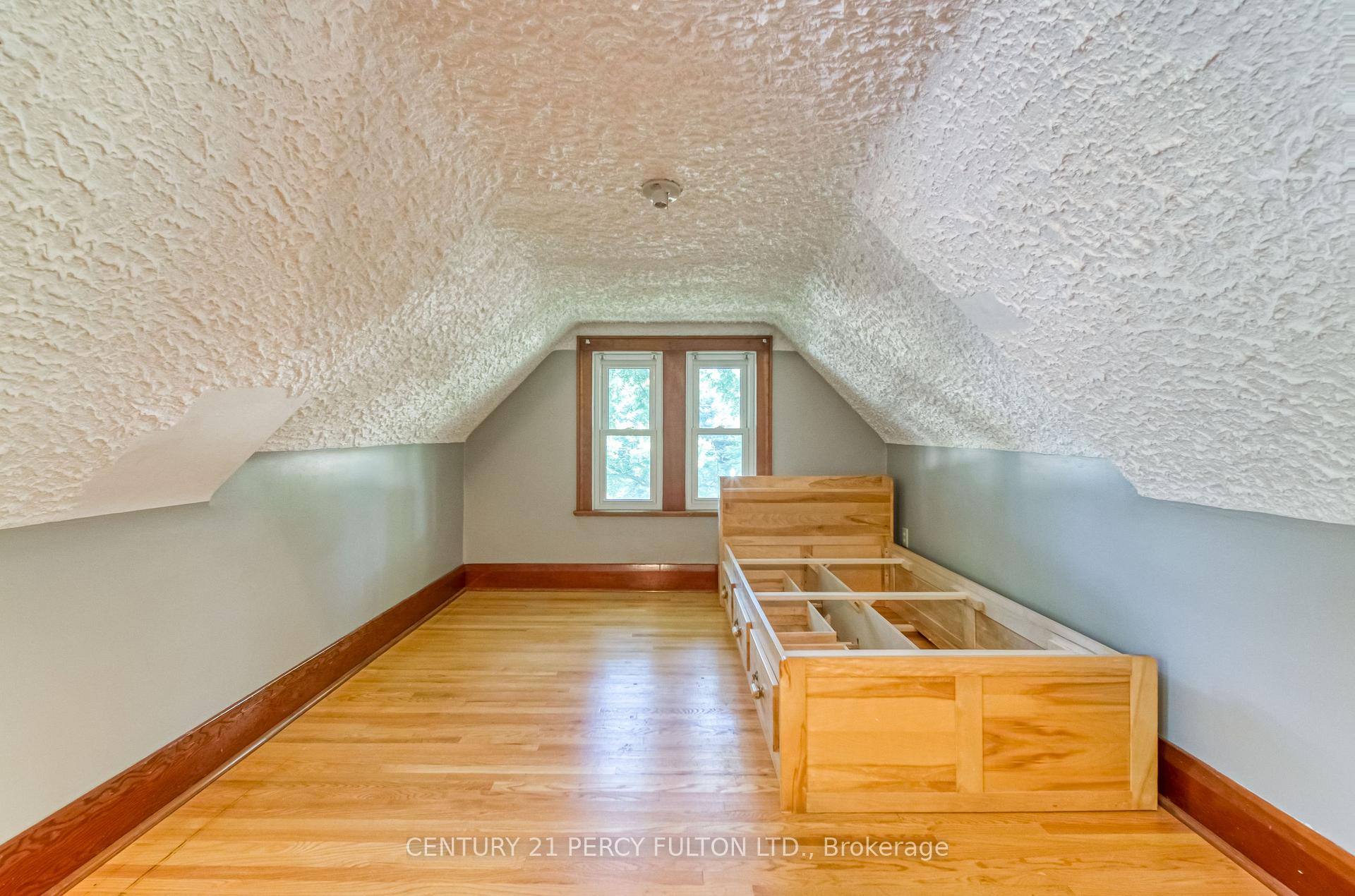Photo 26 of 1853 Governors Road, Hamilton, Rural Ancaster — HOMEH