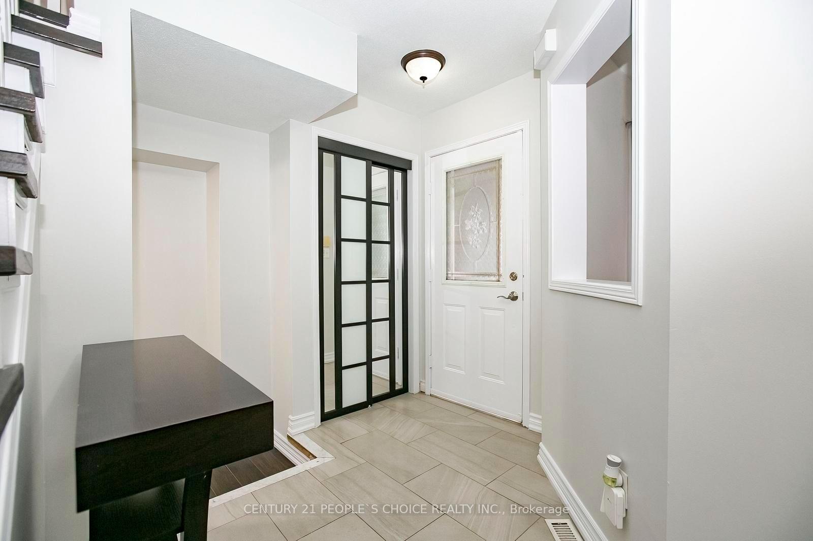 Photo 4 of 90 White Tail Crescent, Brampton, Fletcher's West — HOMEH