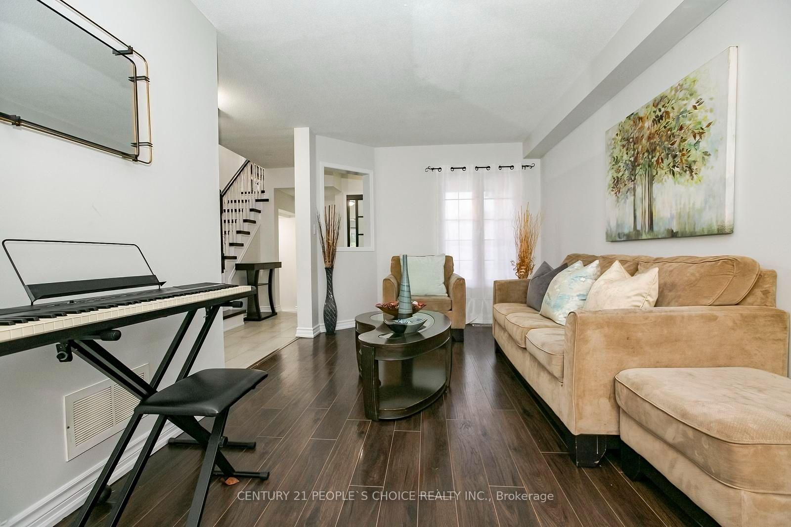 Photo 8 of 90 White Tail Crescent, Brampton, Fletcher's West — HOMEH