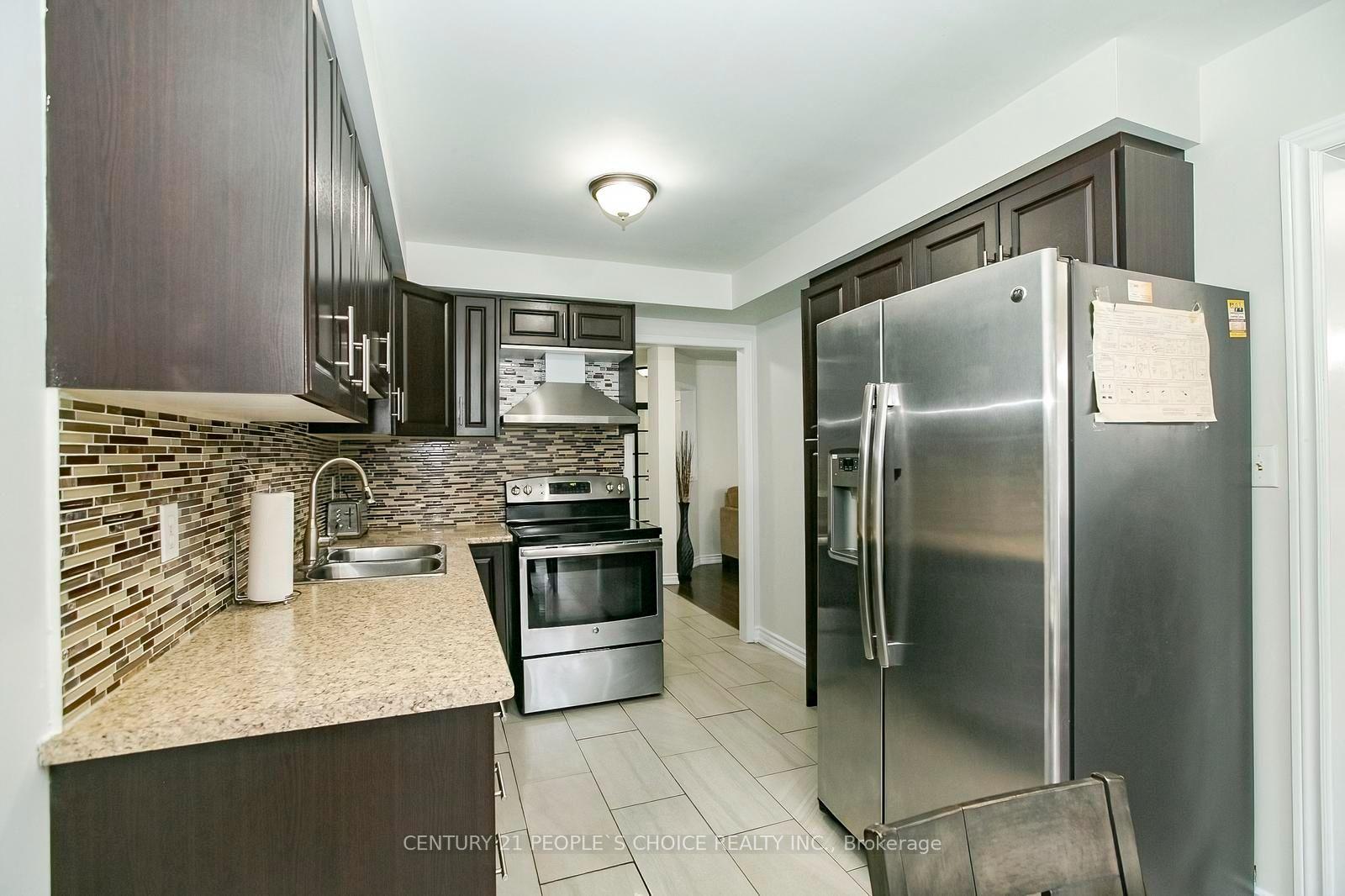 Photo 16 of 90 White Tail Crescent, Brampton, Fletcher's West — HOMEH