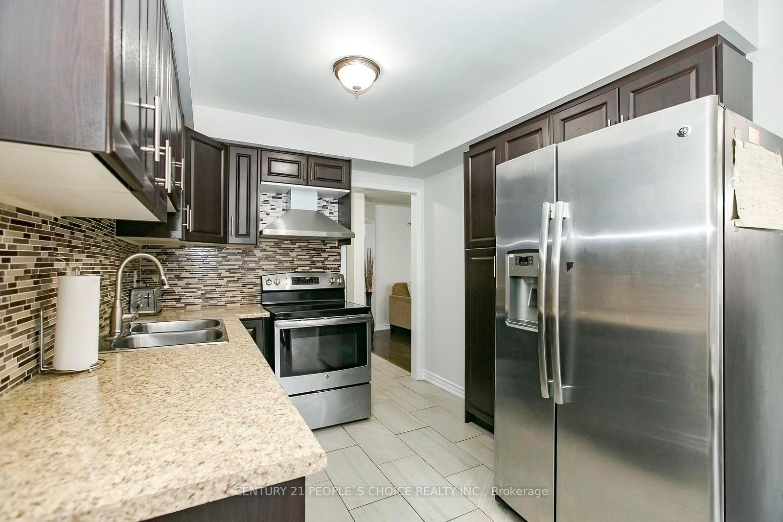 Photo 17 of 90 White Tail Crescent, Brampton, Fletcher's West — HOMEH