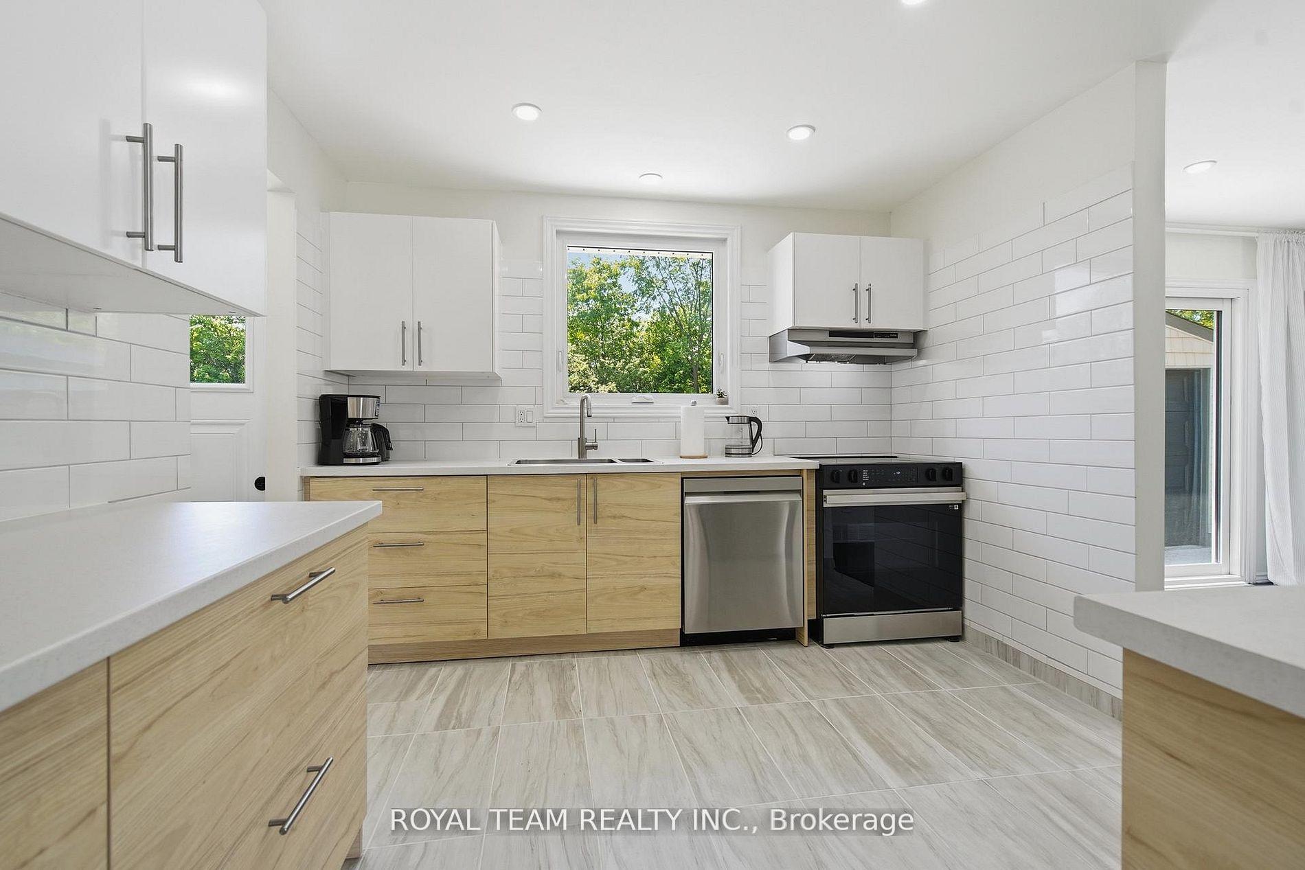 Photo 4 of 653 Steeplechase Drive, London, South N — HOMEH