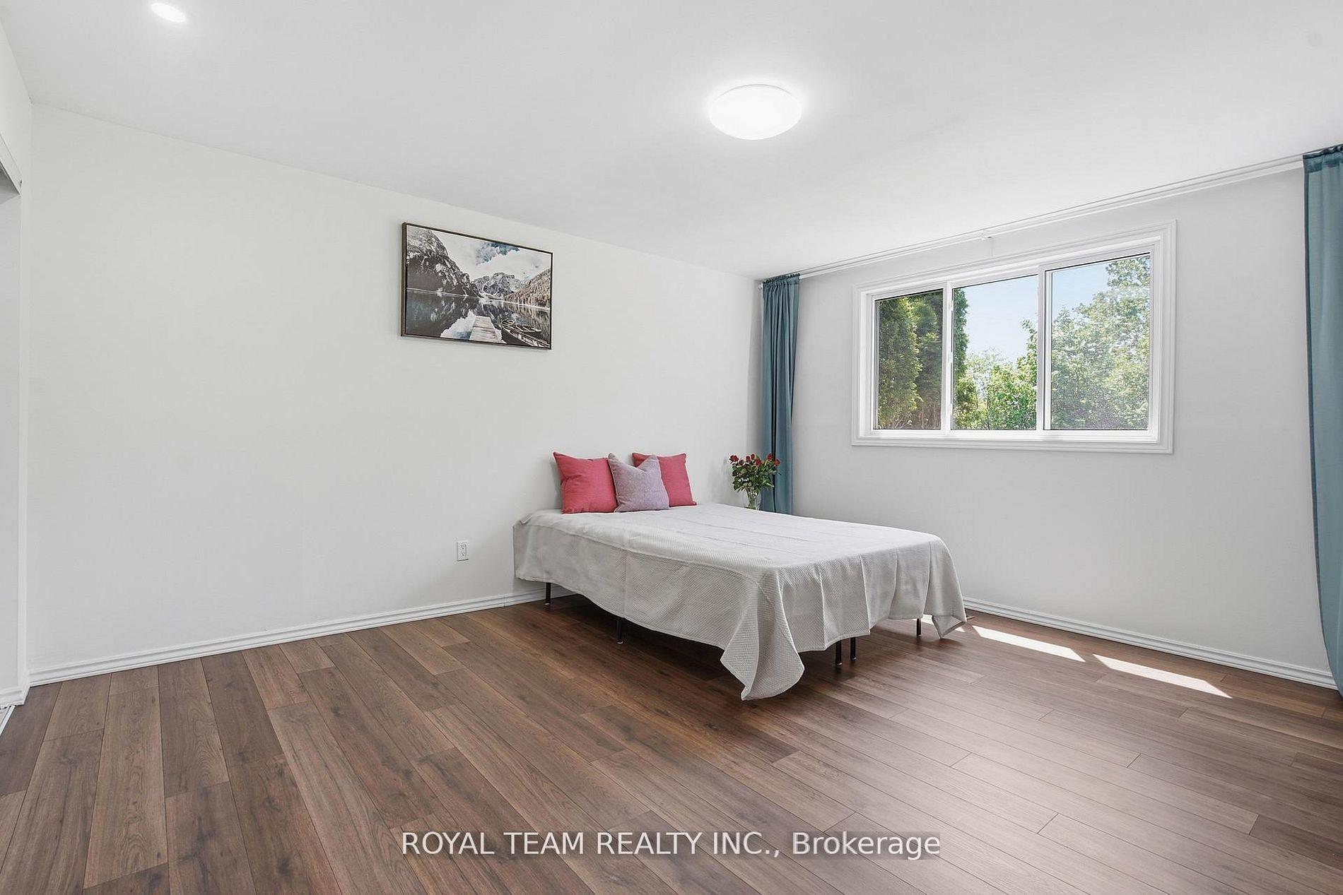 Photo 15 of 653 Steeplechase Drive, London, South N — HOMEH