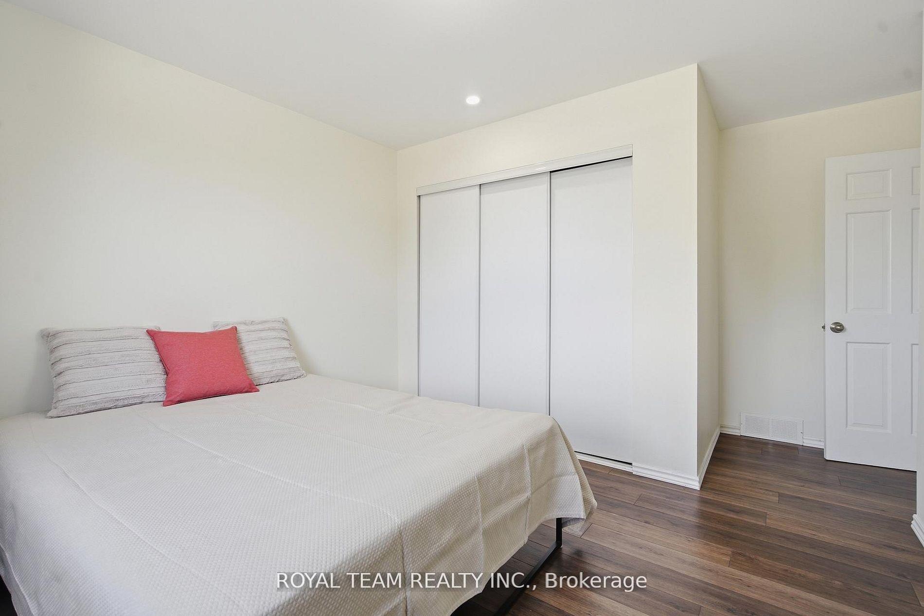 Photo 18 of 653 Steeplechase Drive, London, South N — HOMEH