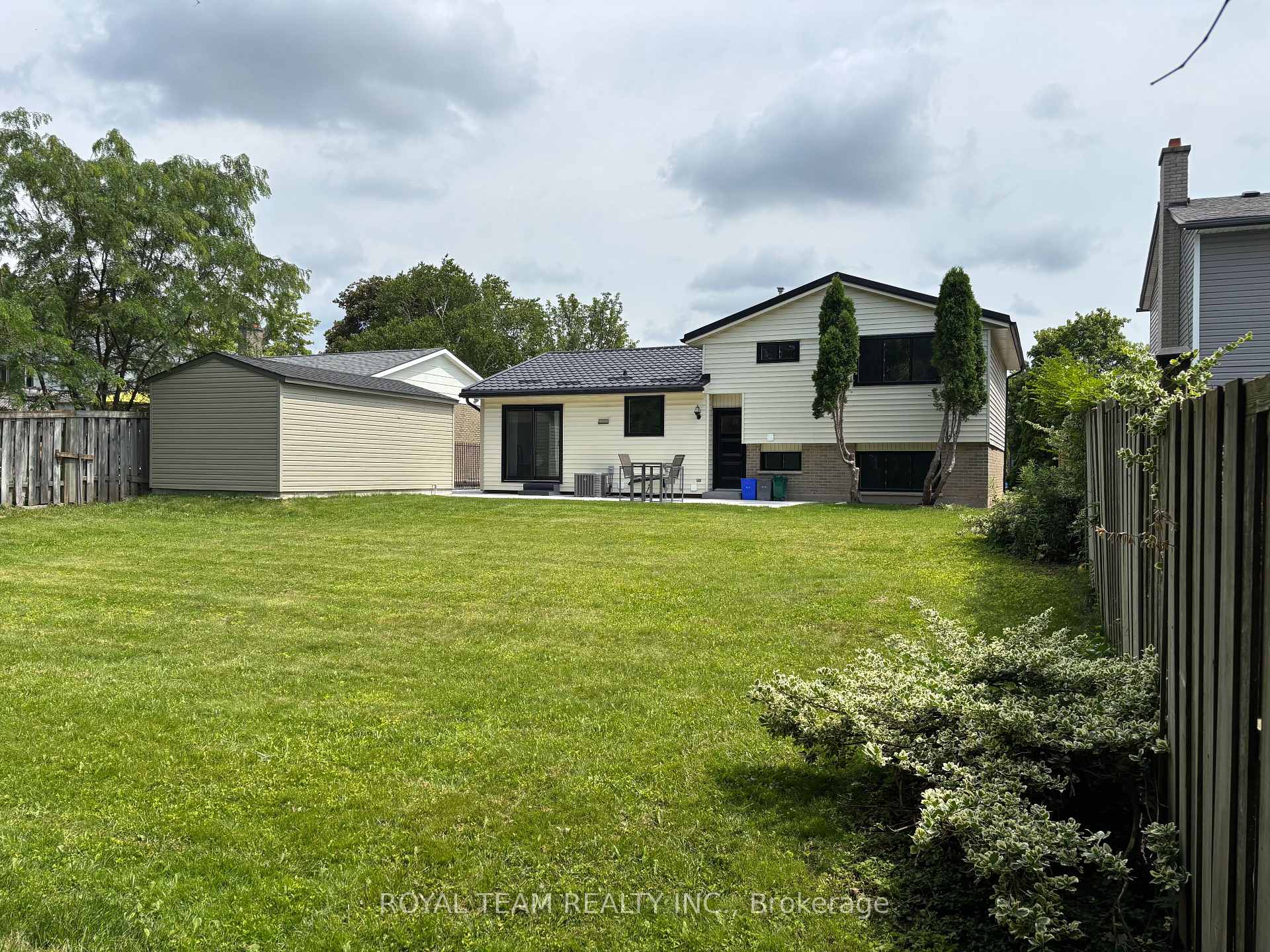 Photo 37 of 653 Steeplechase Drive, London, South N — HOMEH