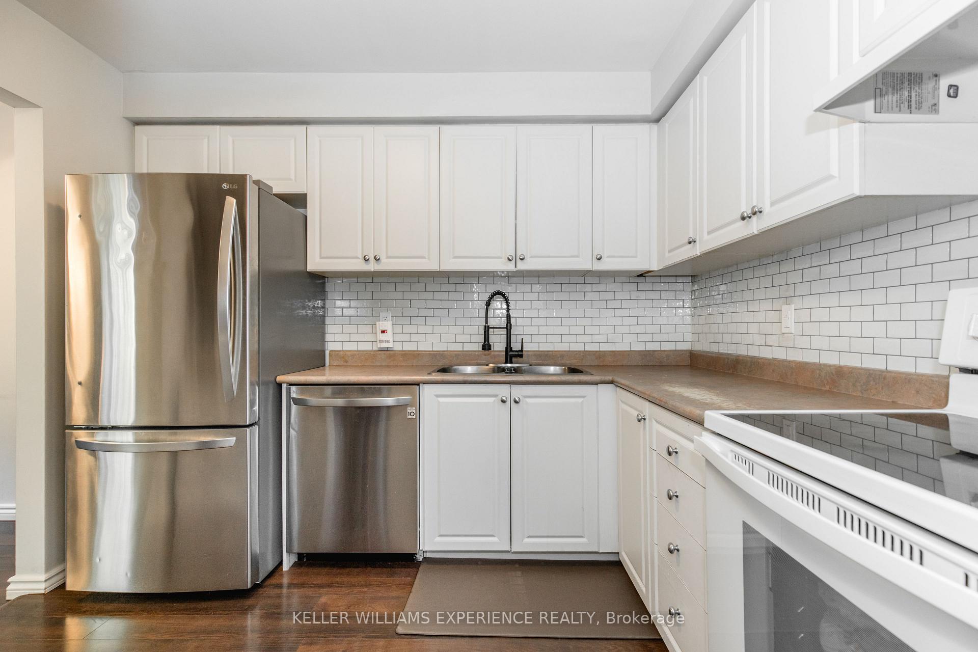 Photo 2 of 49 Burns Circle, Barrie, Letitia Heights — HOMEH