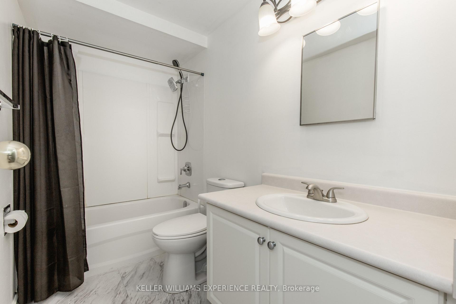 Photo 10 of 49 Burns Circle, Barrie, Letitia Heights — HOMEH