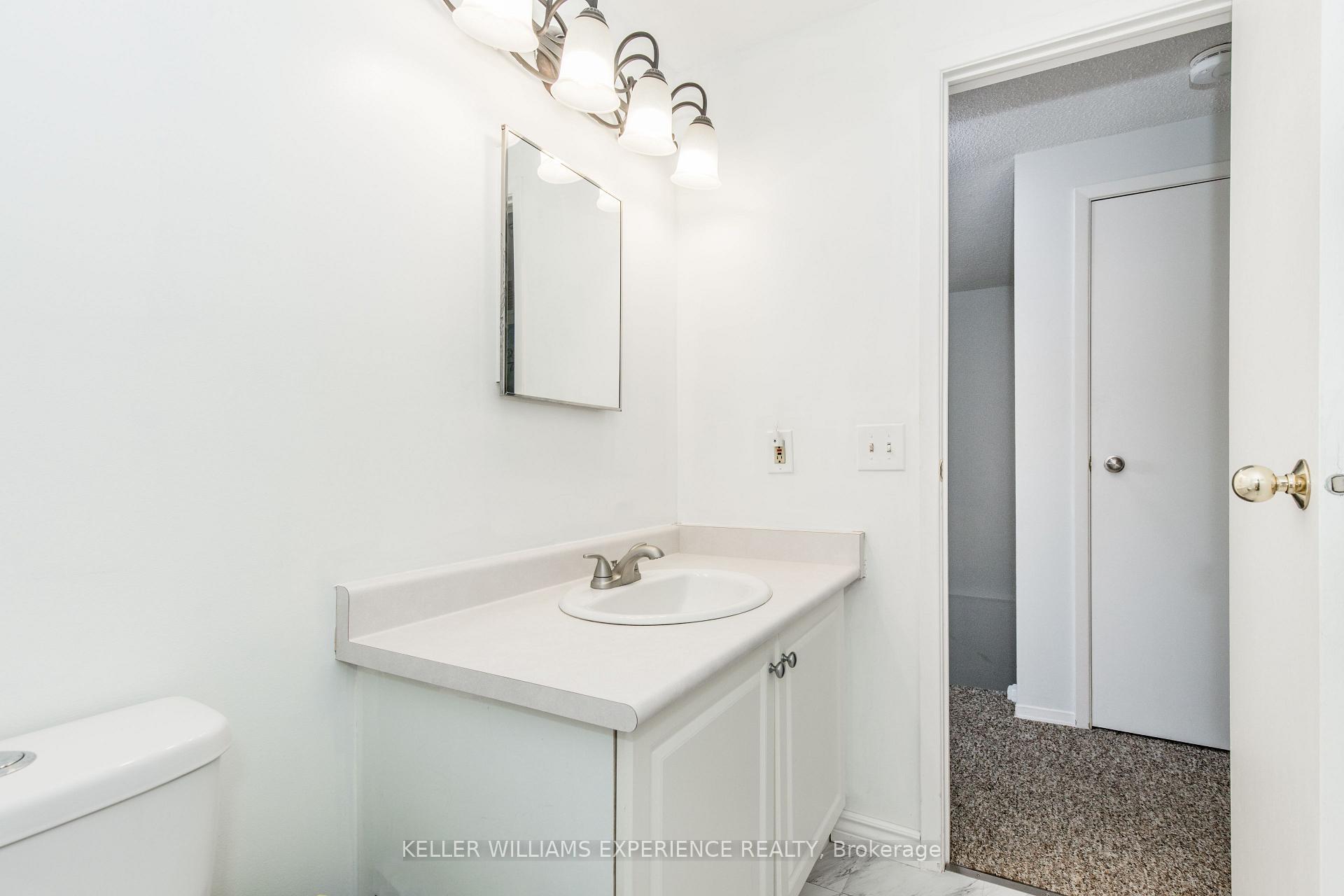 Photo 11 of 49 Burns Circle, Barrie, Letitia Heights — HOMEH