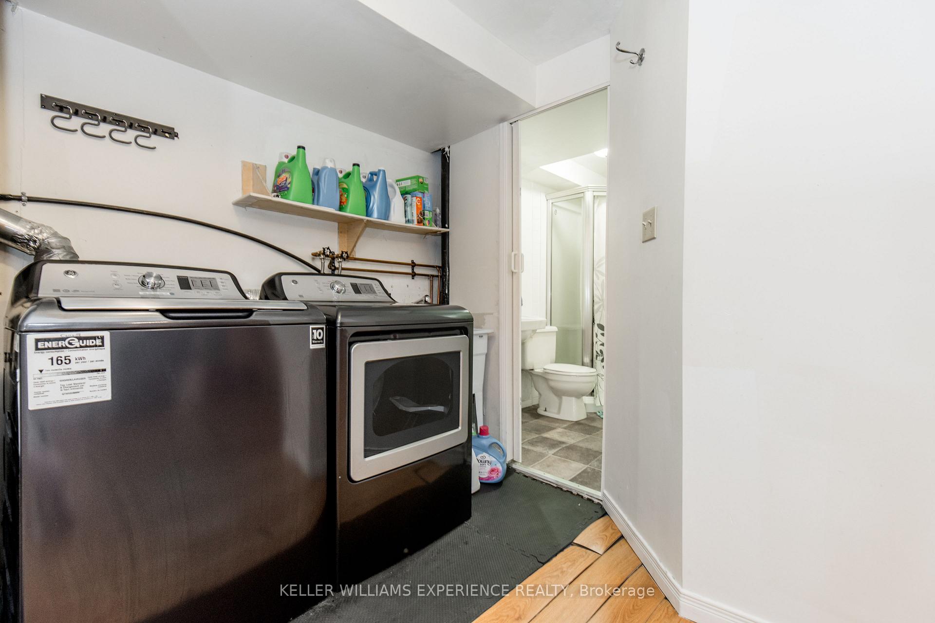 Photo 17 of 49 Burns Circle, Barrie, Letitia Heights — HOMEH