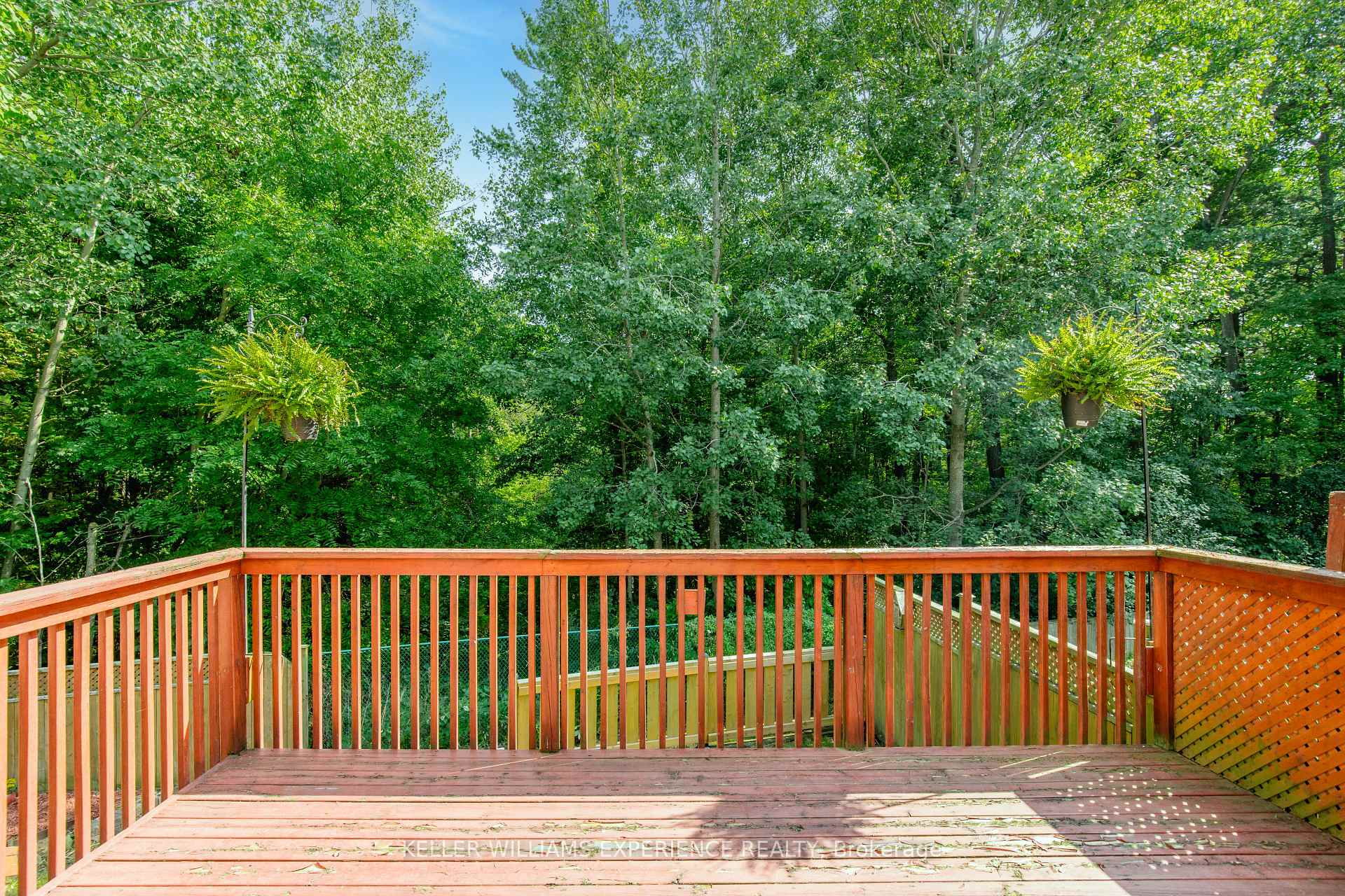 Photo 20 of 49 Burns Circle, Barrie, Letitia Heights — HOMEH